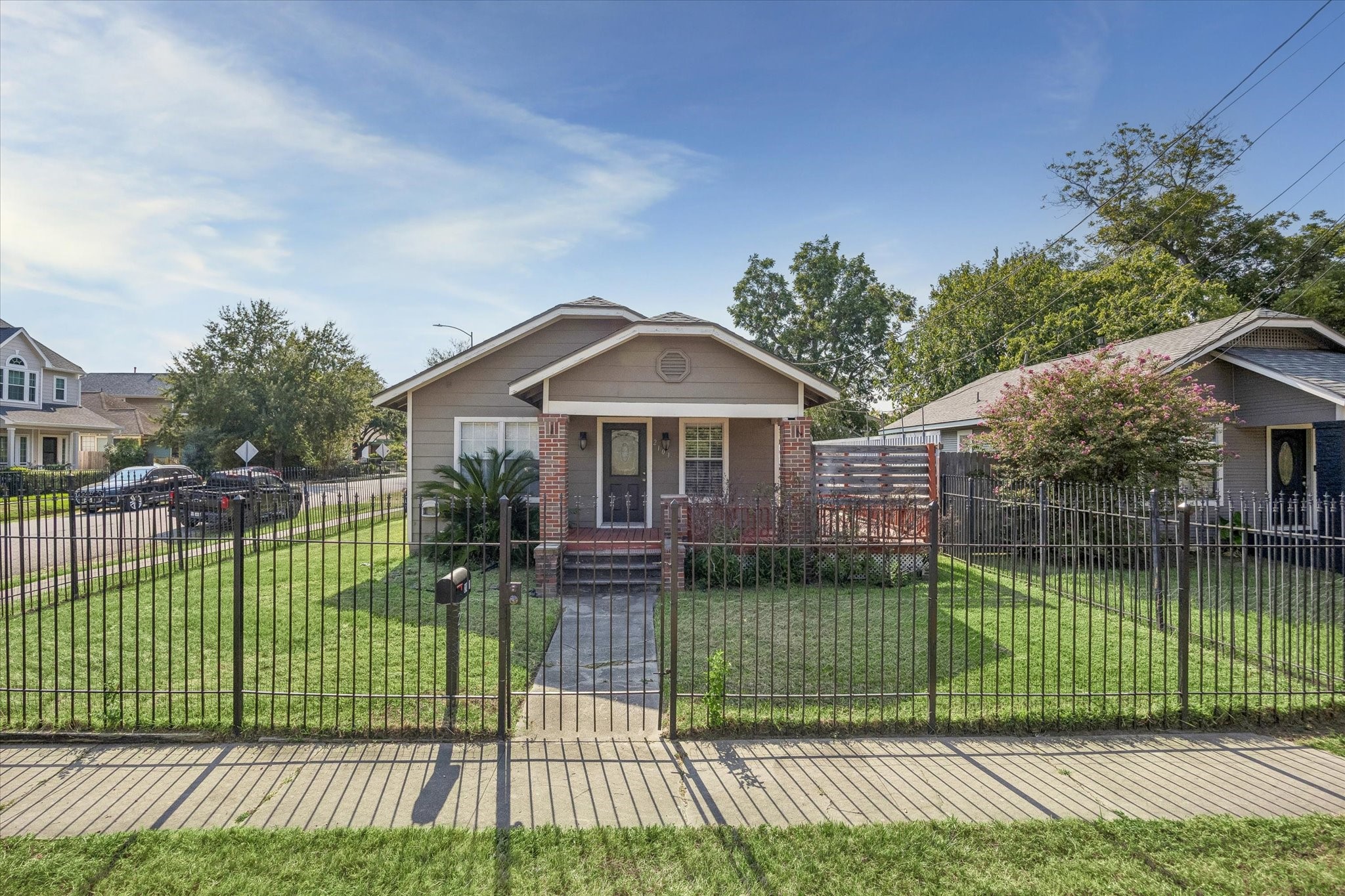 Listing photo 1