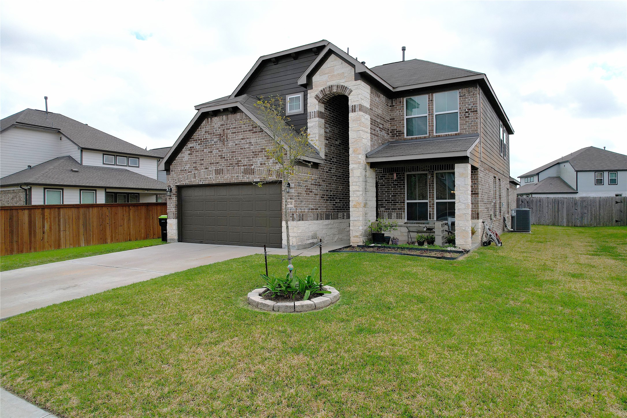 Listing photo 1
