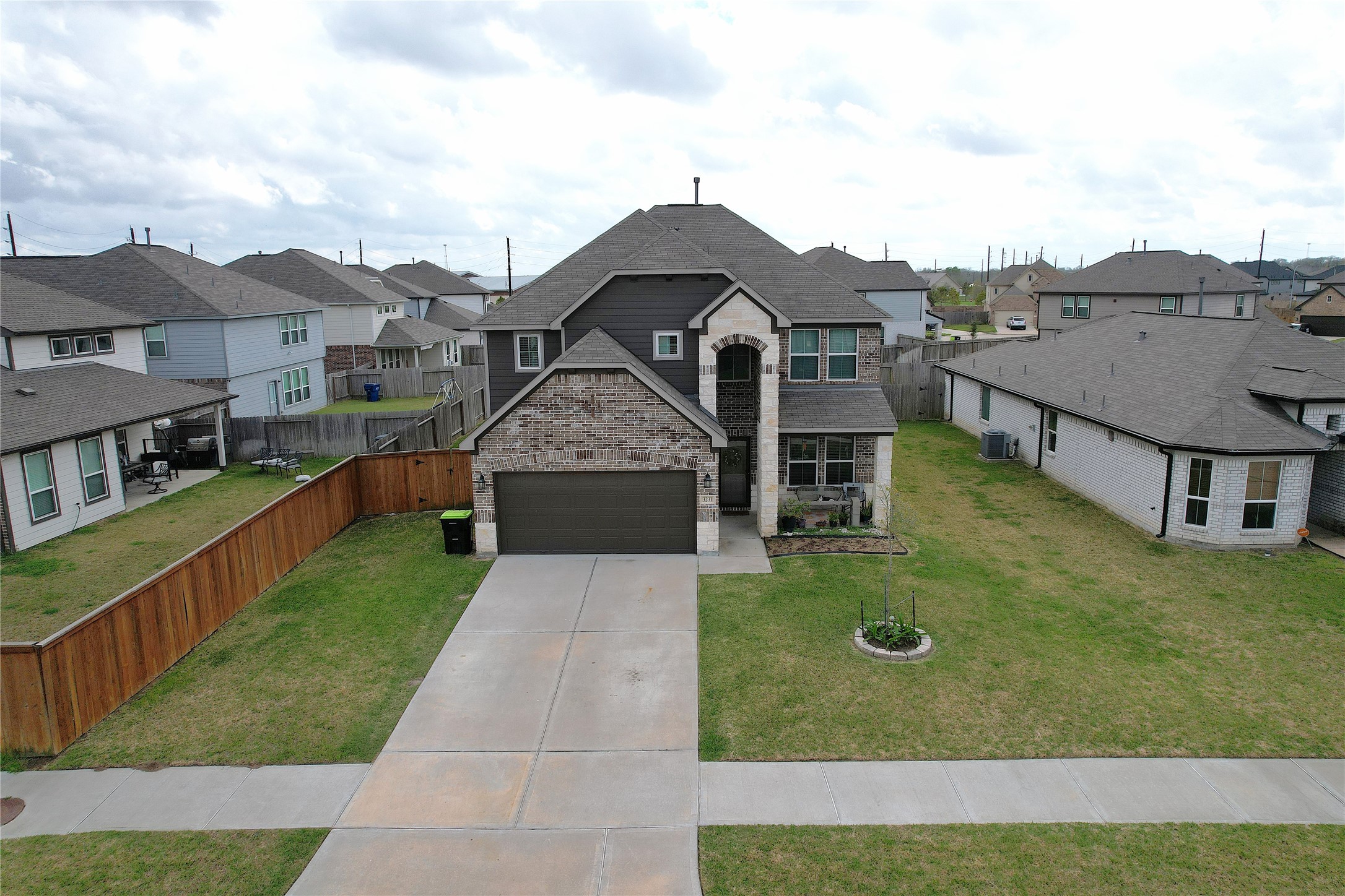 Listing photo 3
