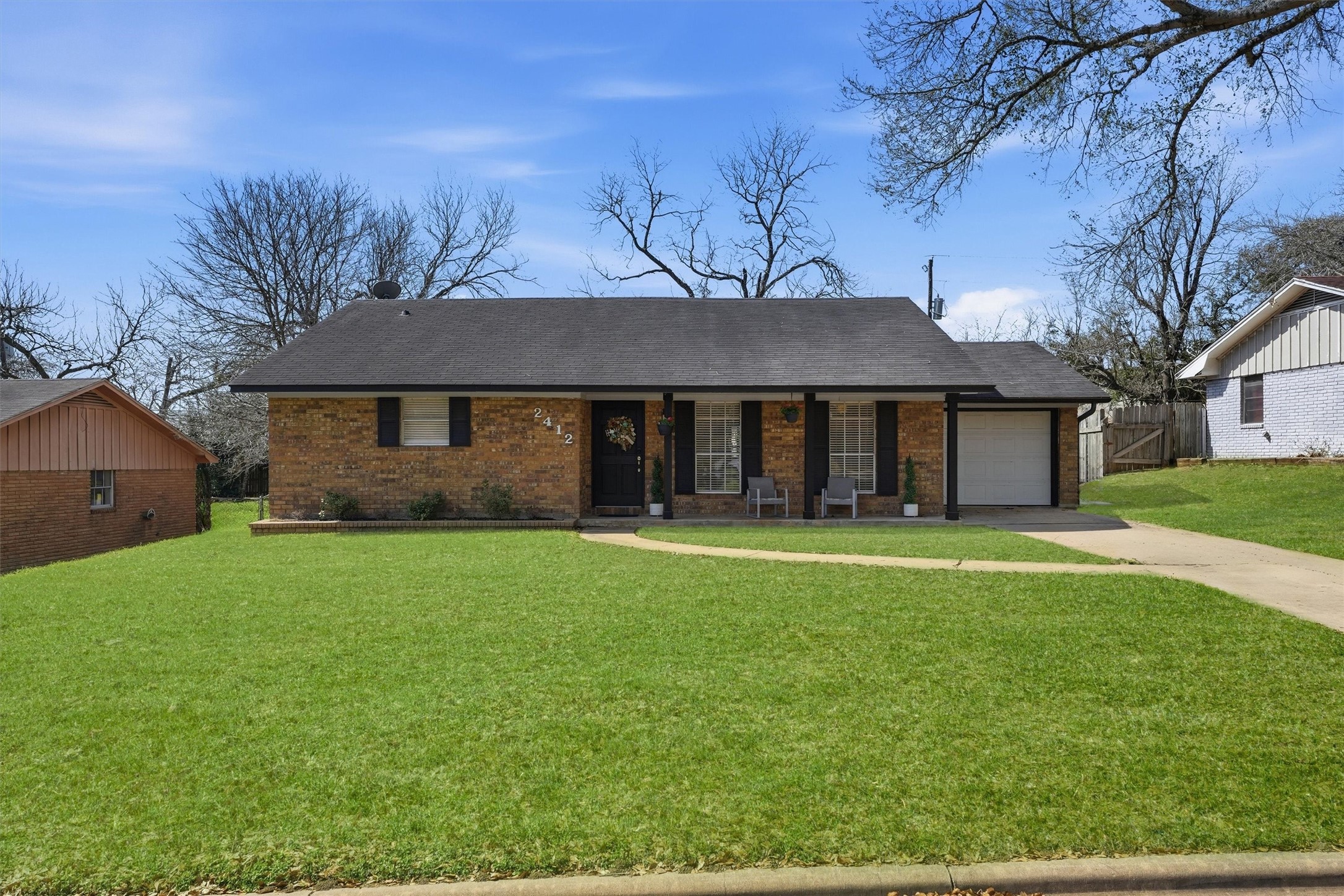 Listing photo 1