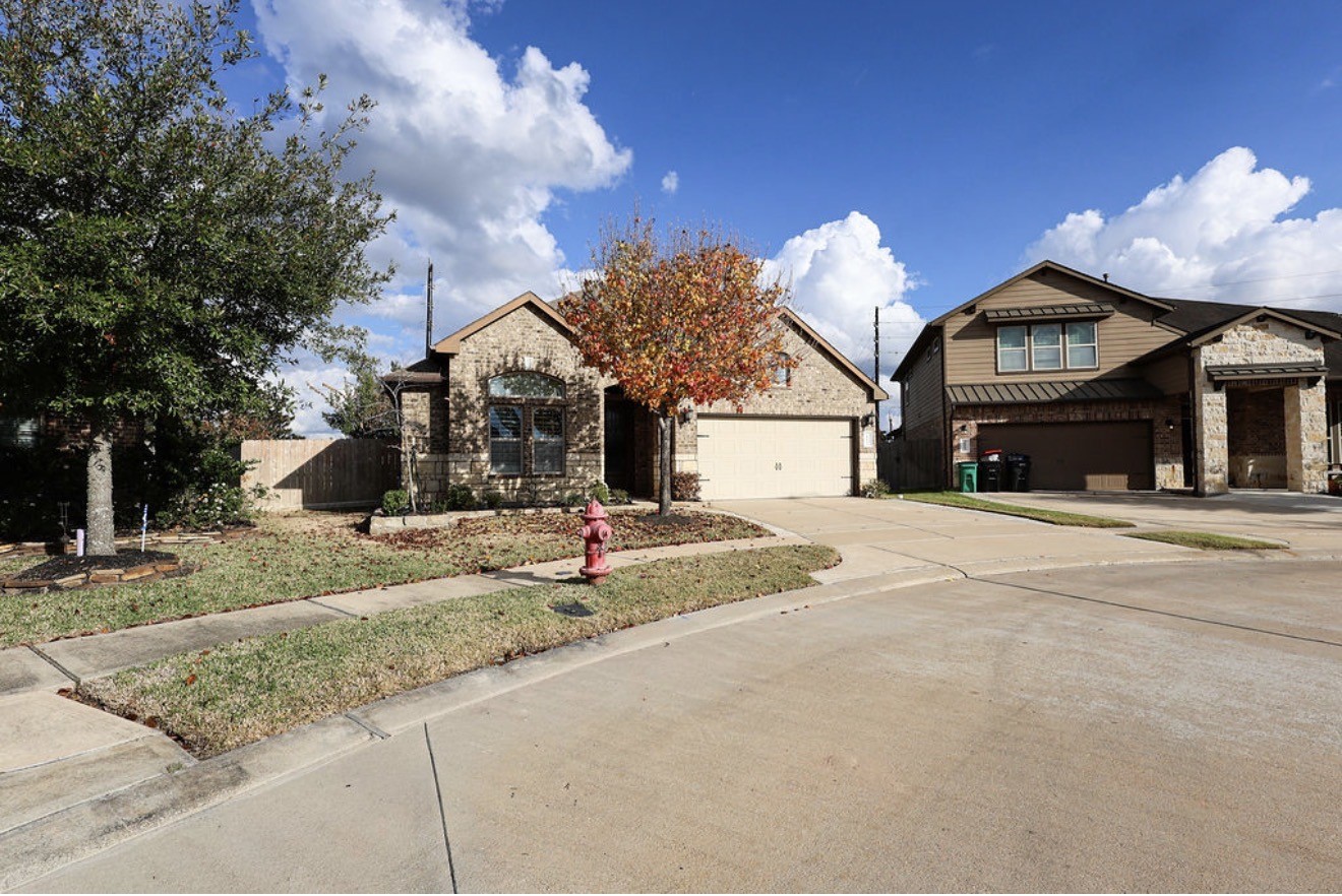 Listing photo 1