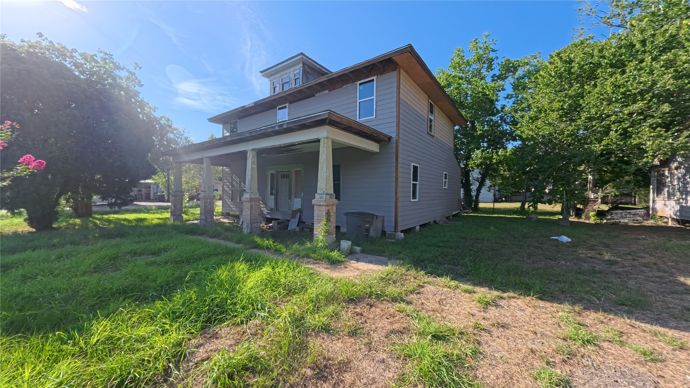Listing photo 2