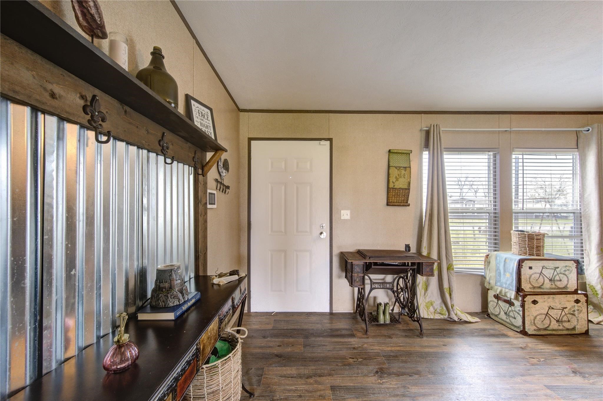 Listing photo 3