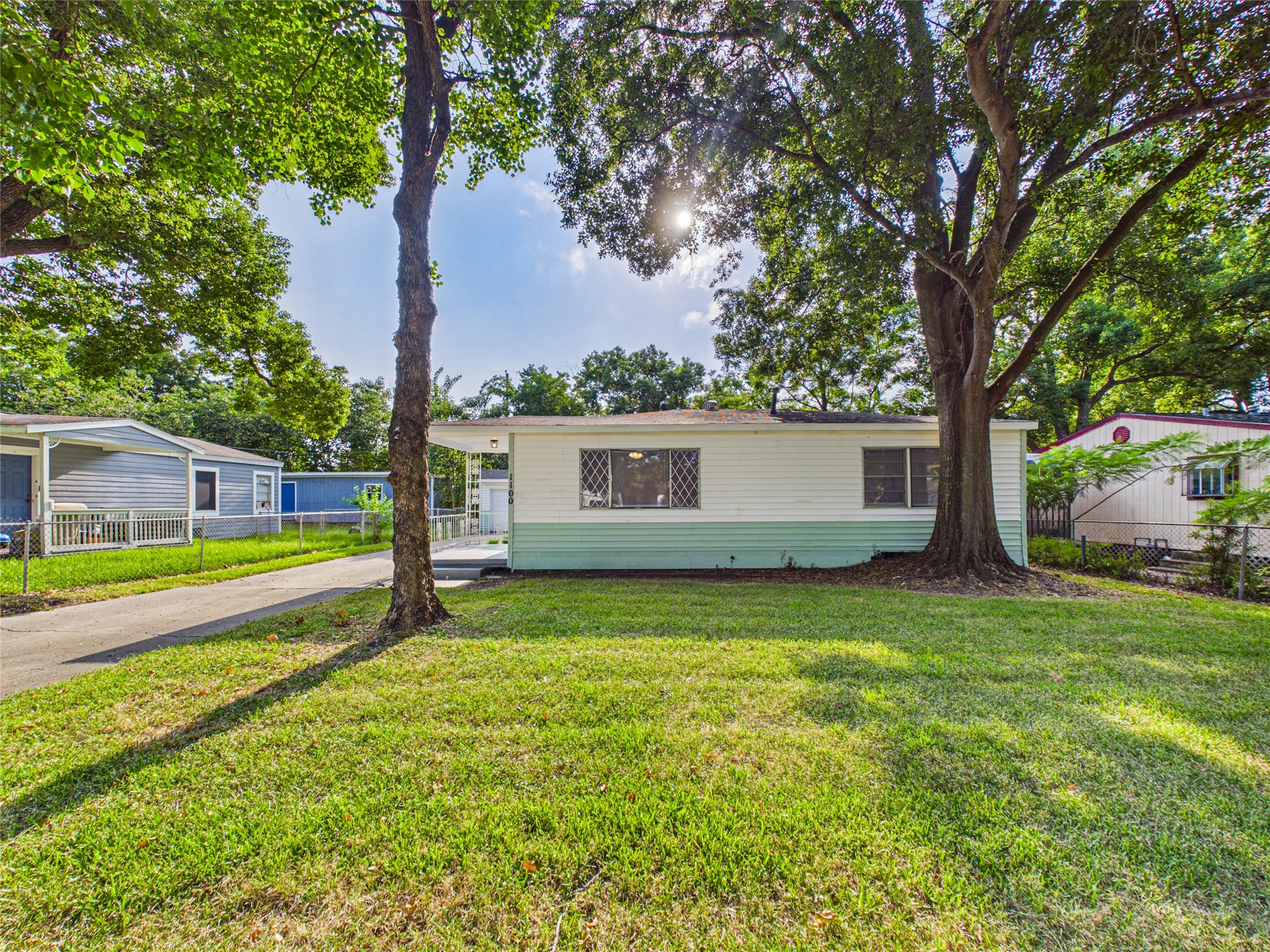 Listing photo 2