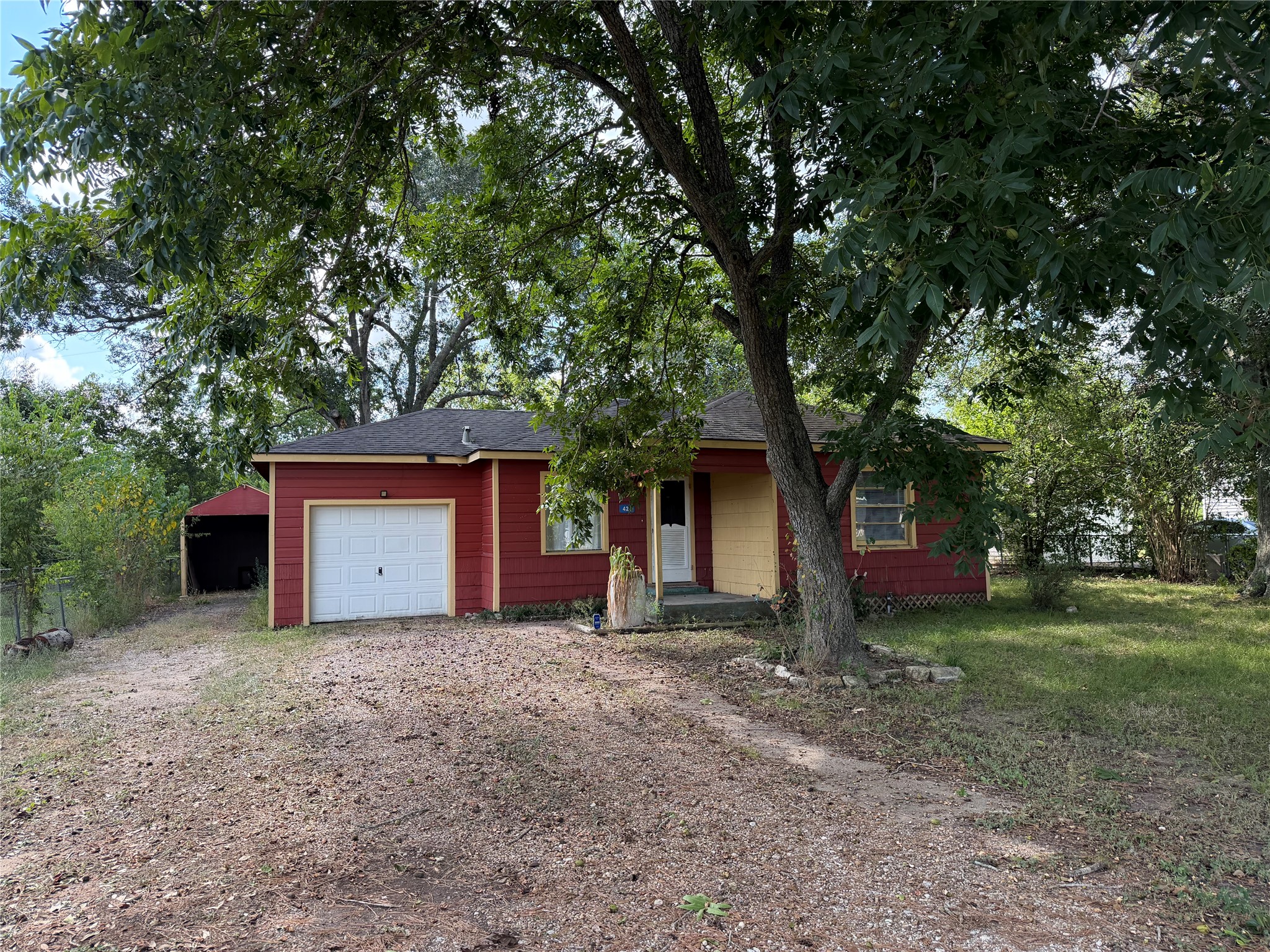 Listing photo 2