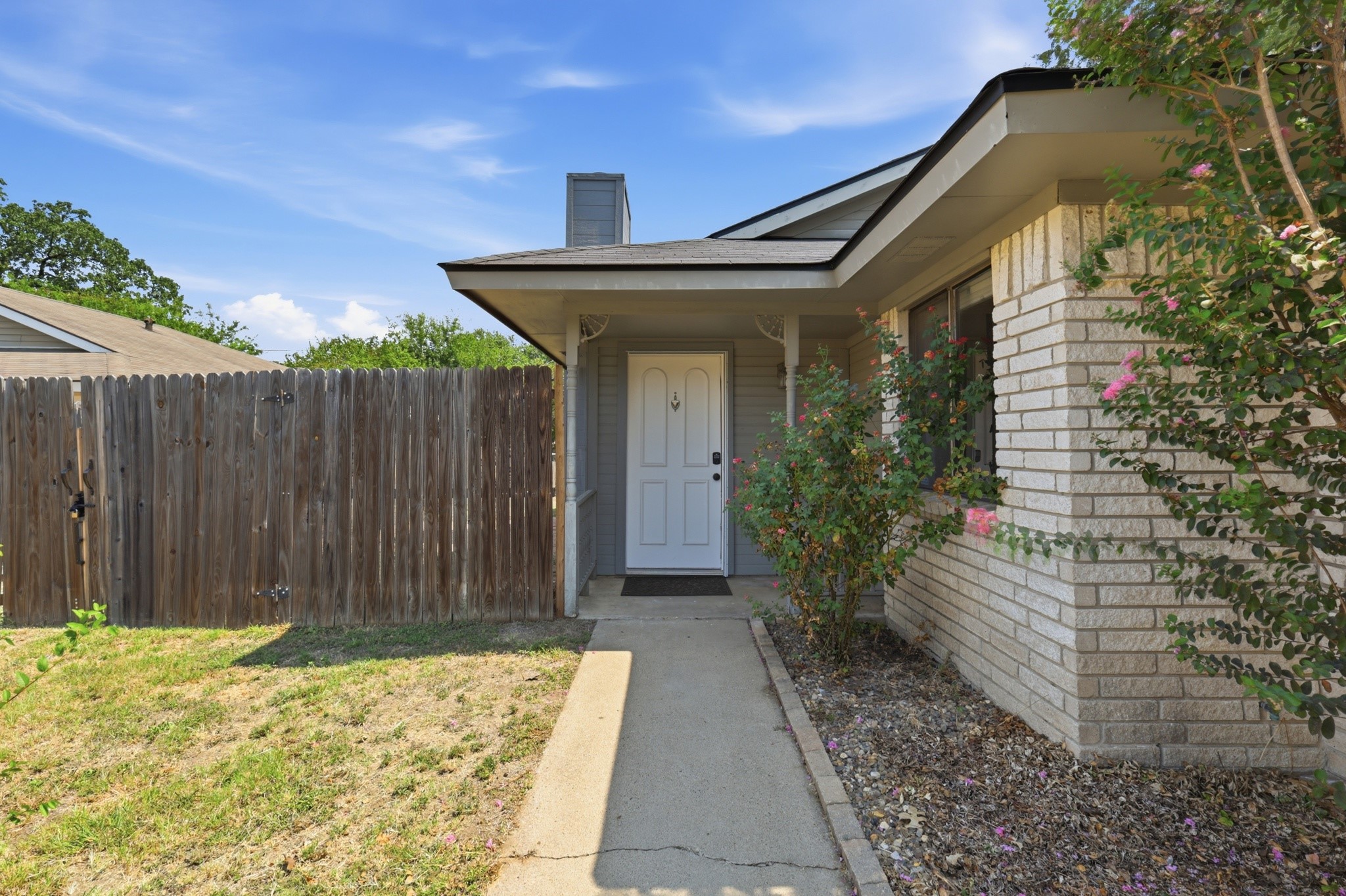 Listing photo 3