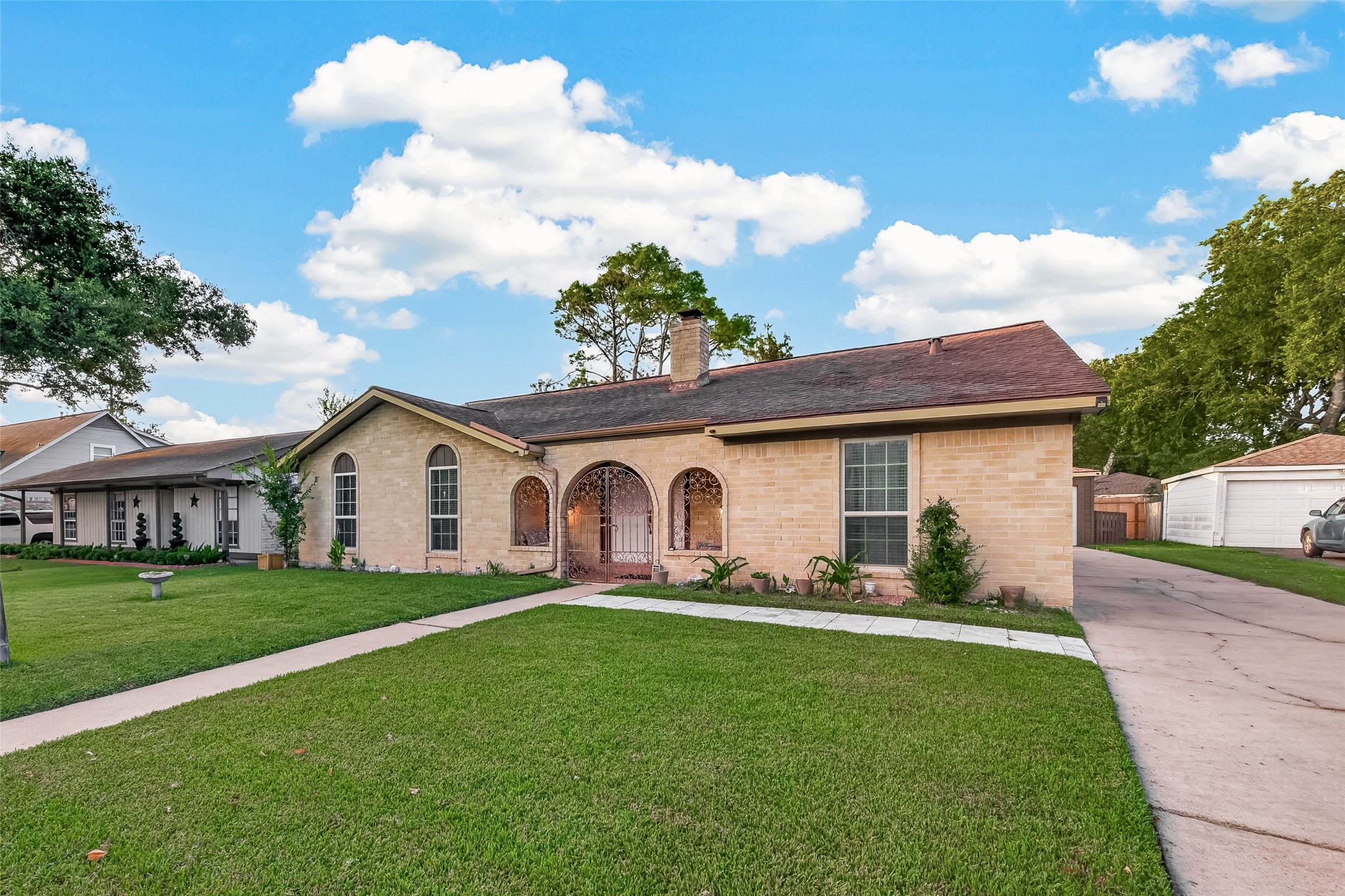 Listing photo 1