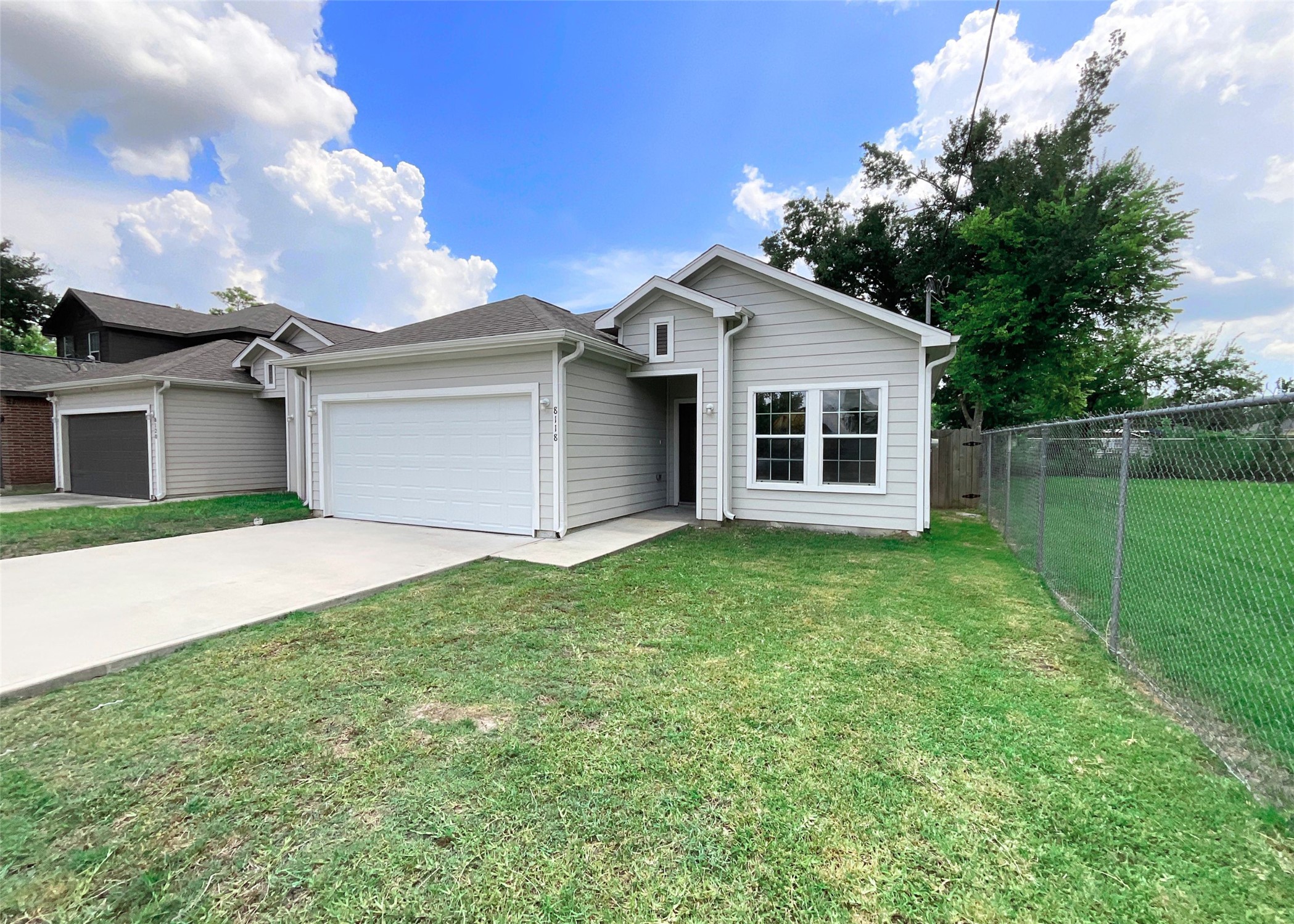 Listing photo 1