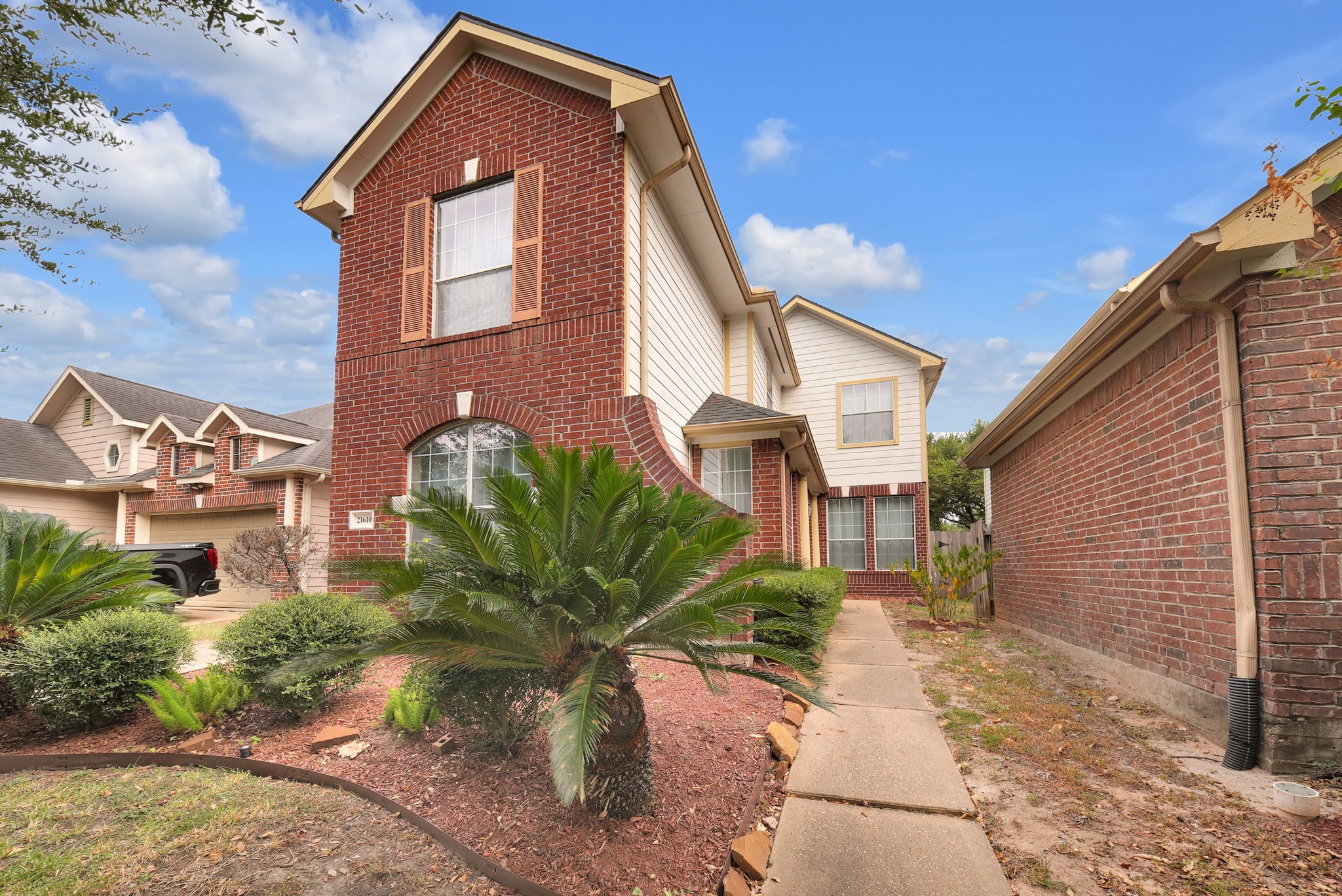 Listing photo 2