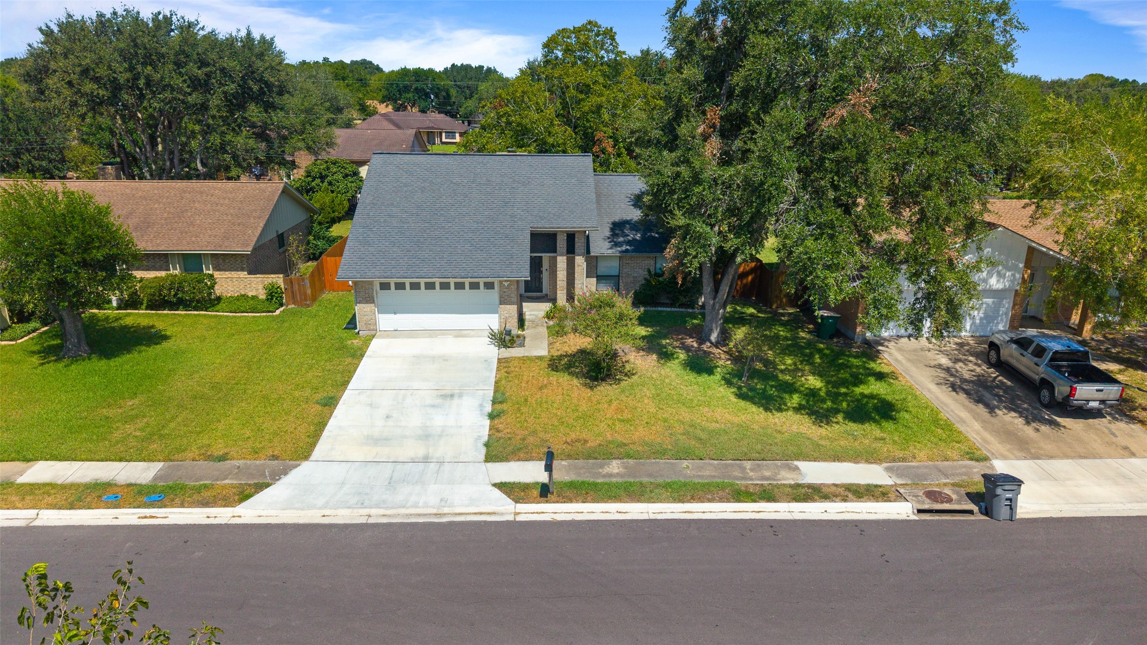 Listing photo 2