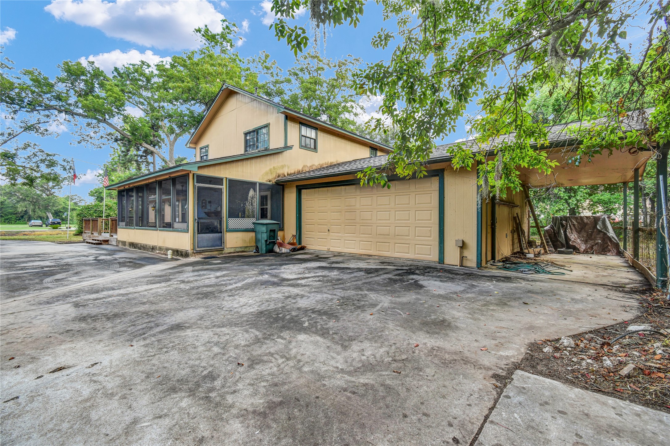 Listing photo 2