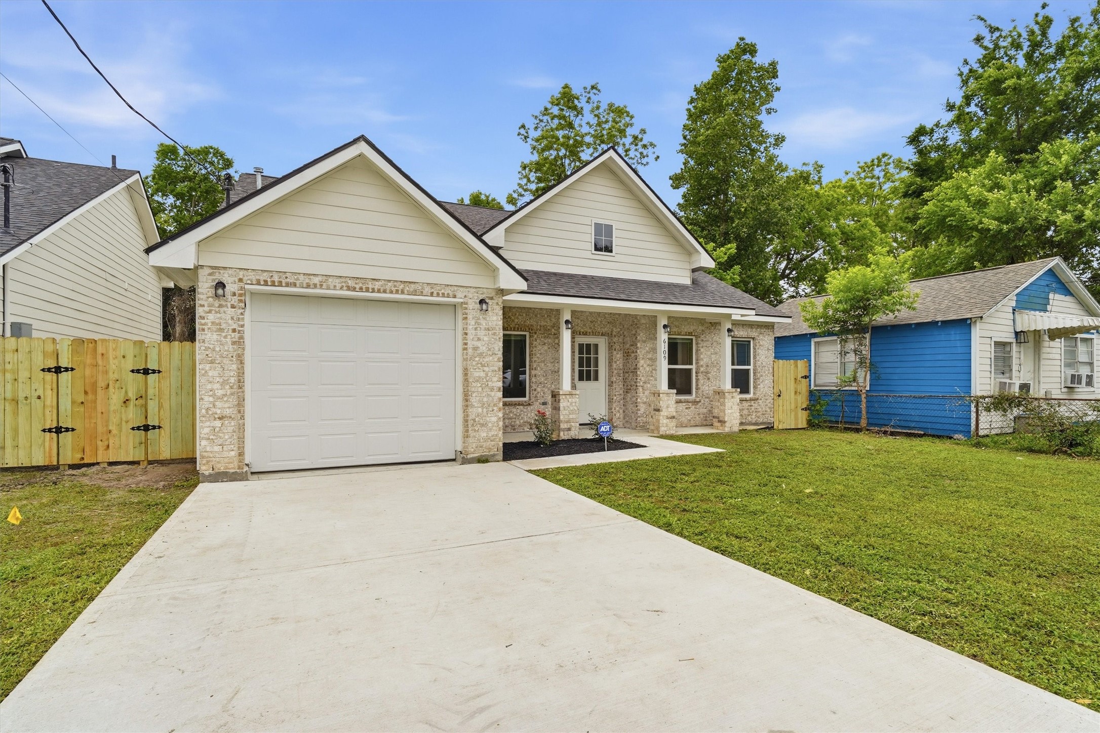 Listing photo 1