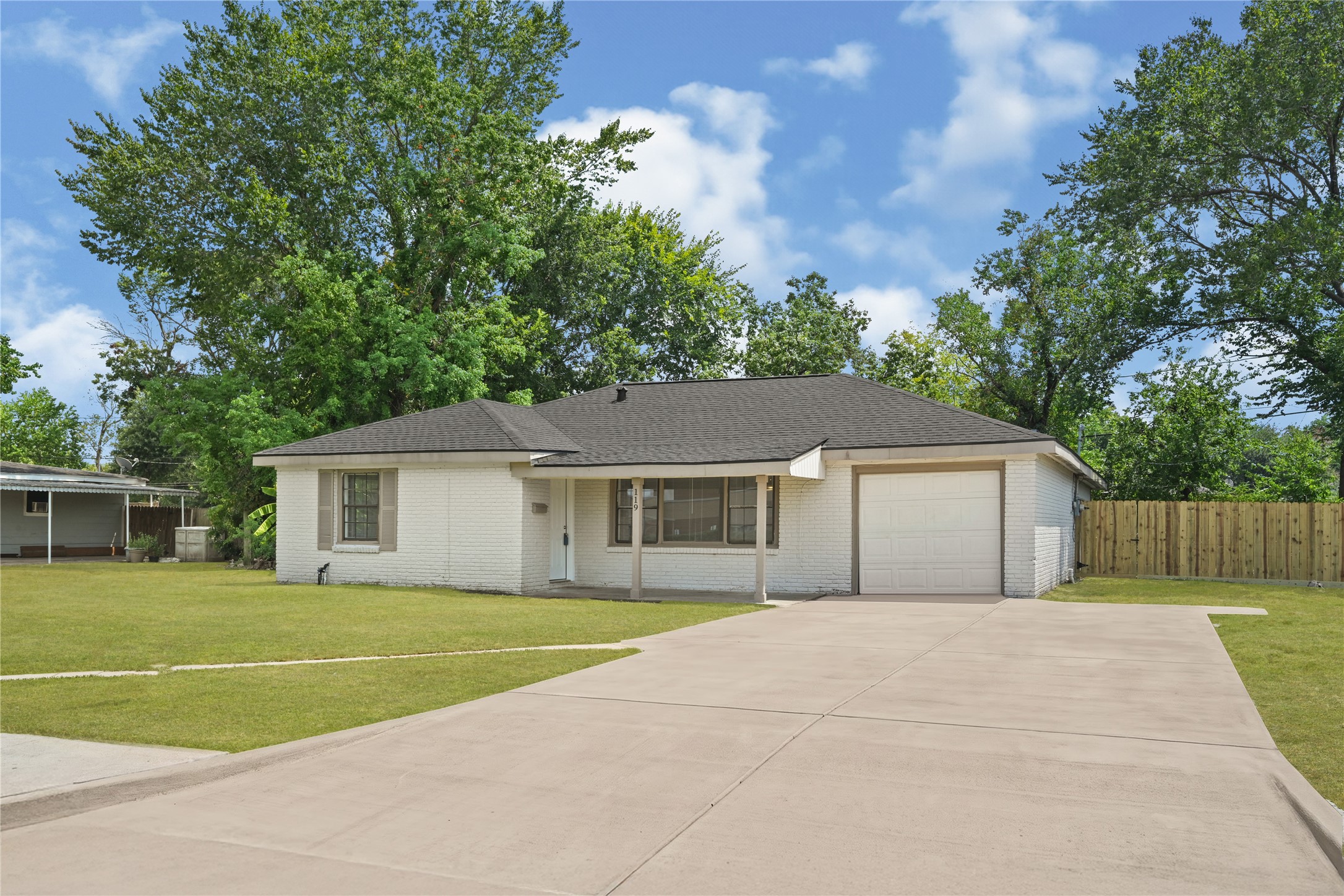 Listing photo 1
