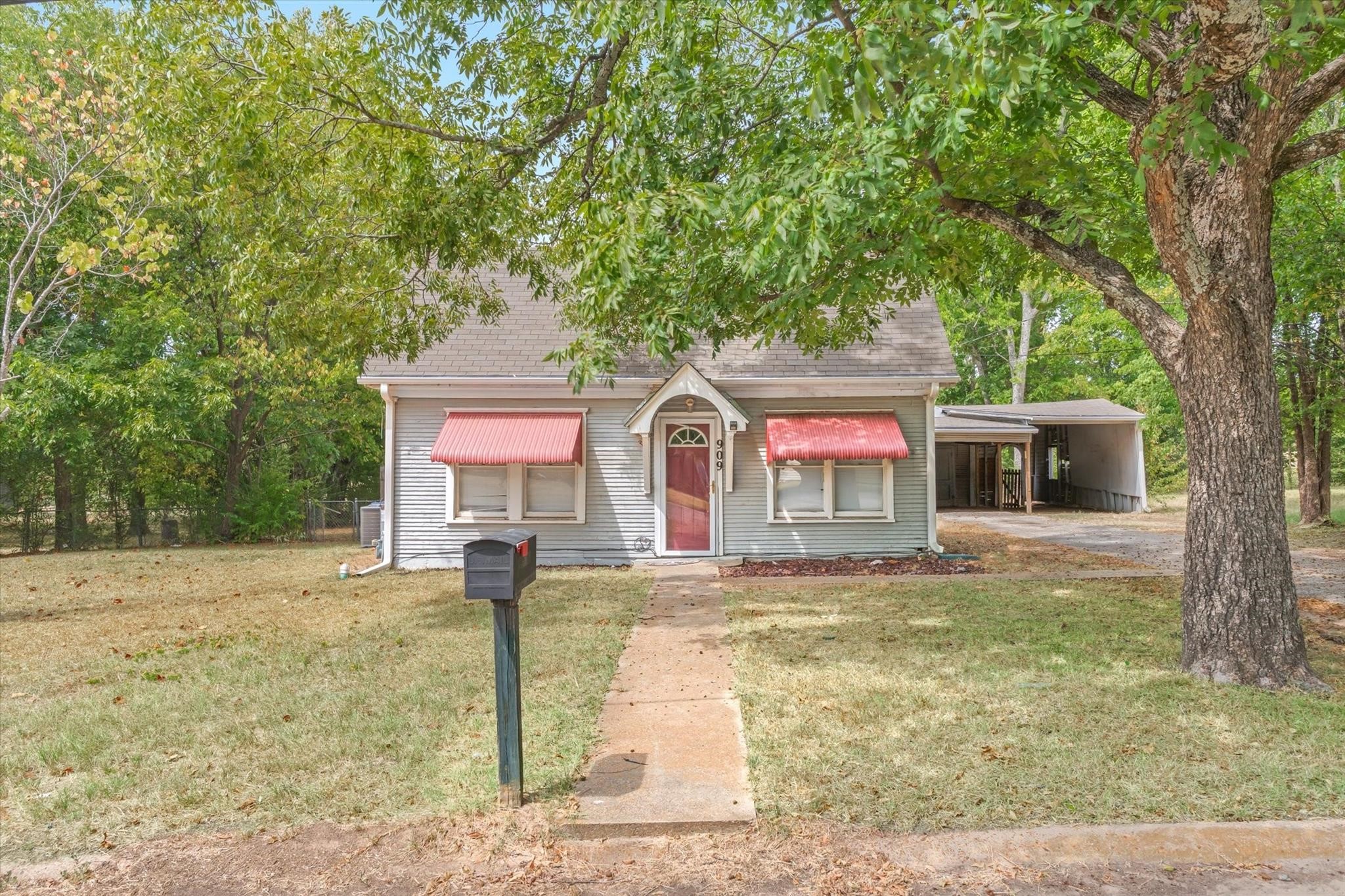 Listing photo 1