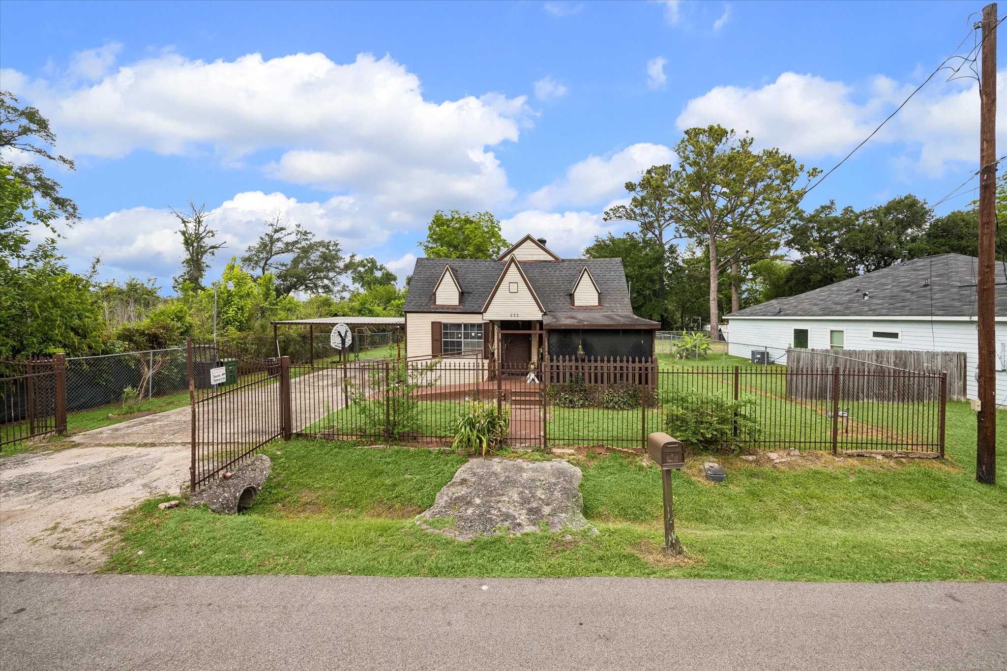 Listing photo 1