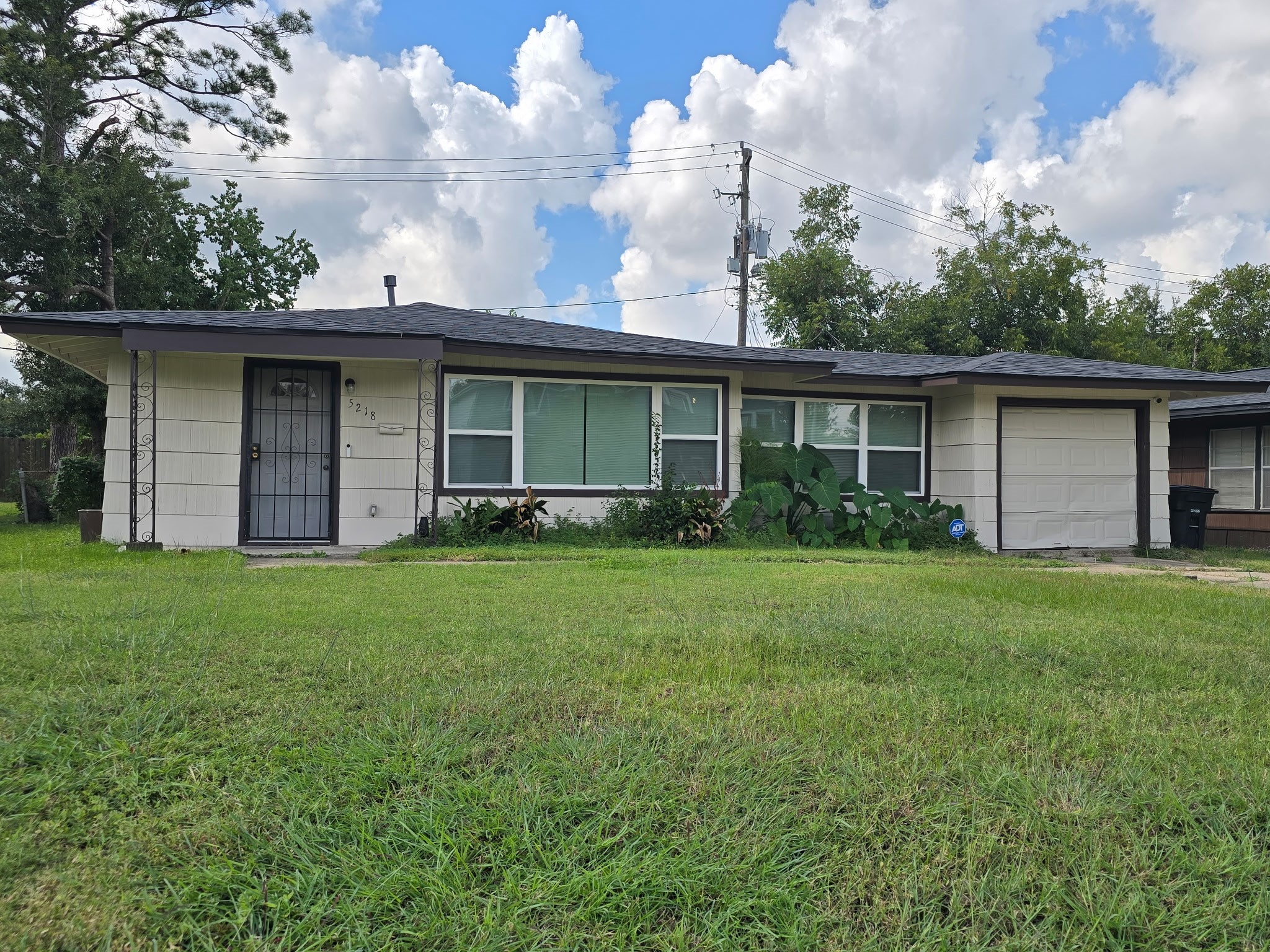 Listing photo 1