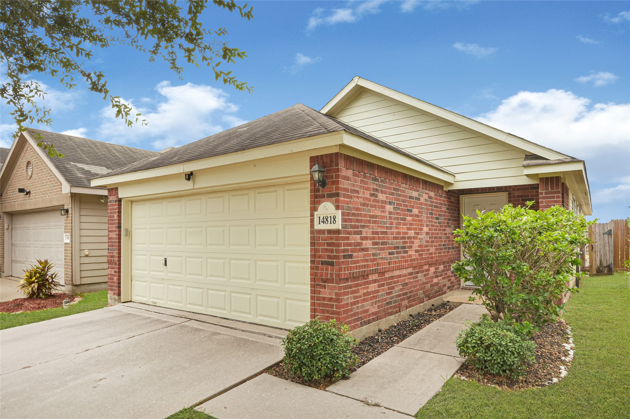 Listing photo 2