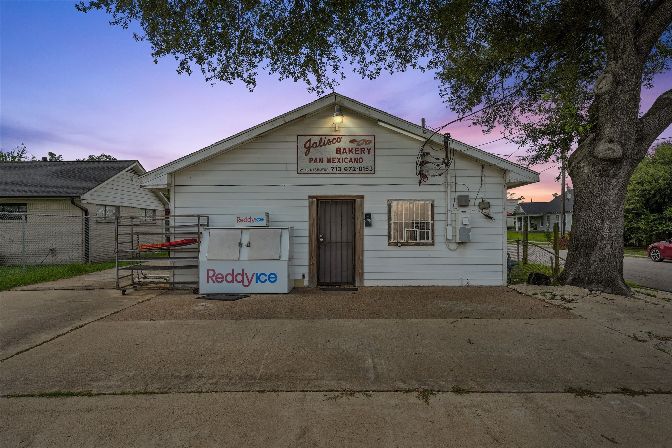 Listing photo 2