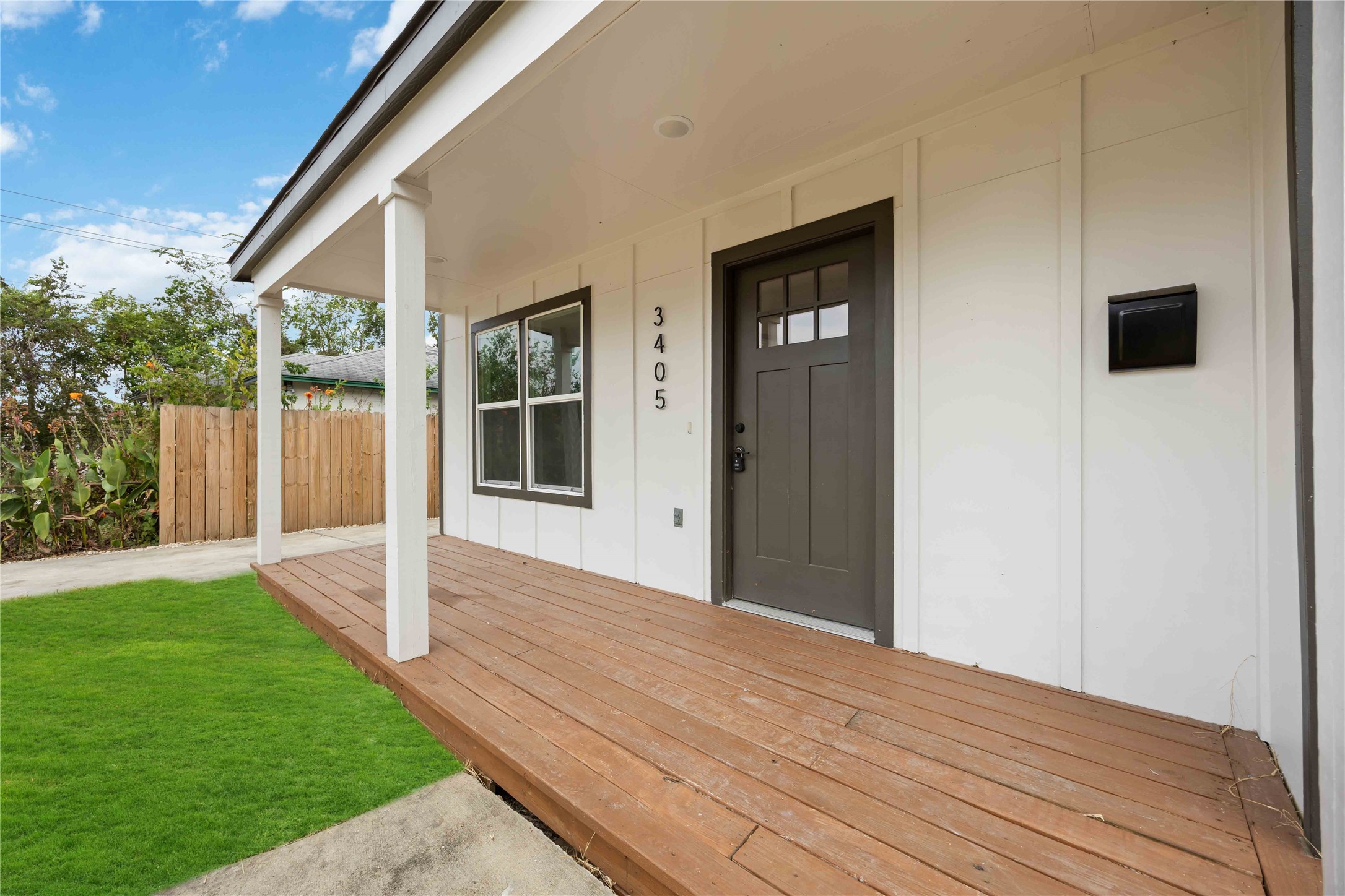 Listing photo 2
