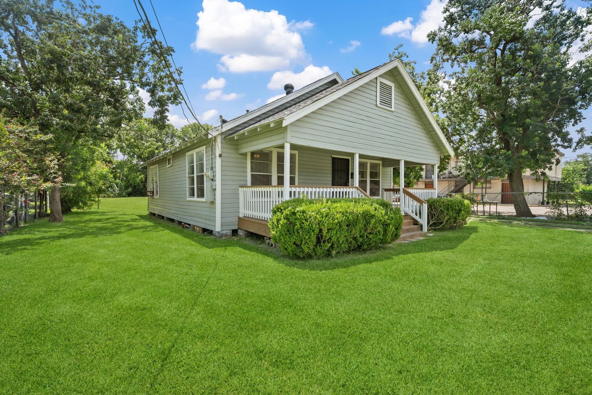 Listing photo 2