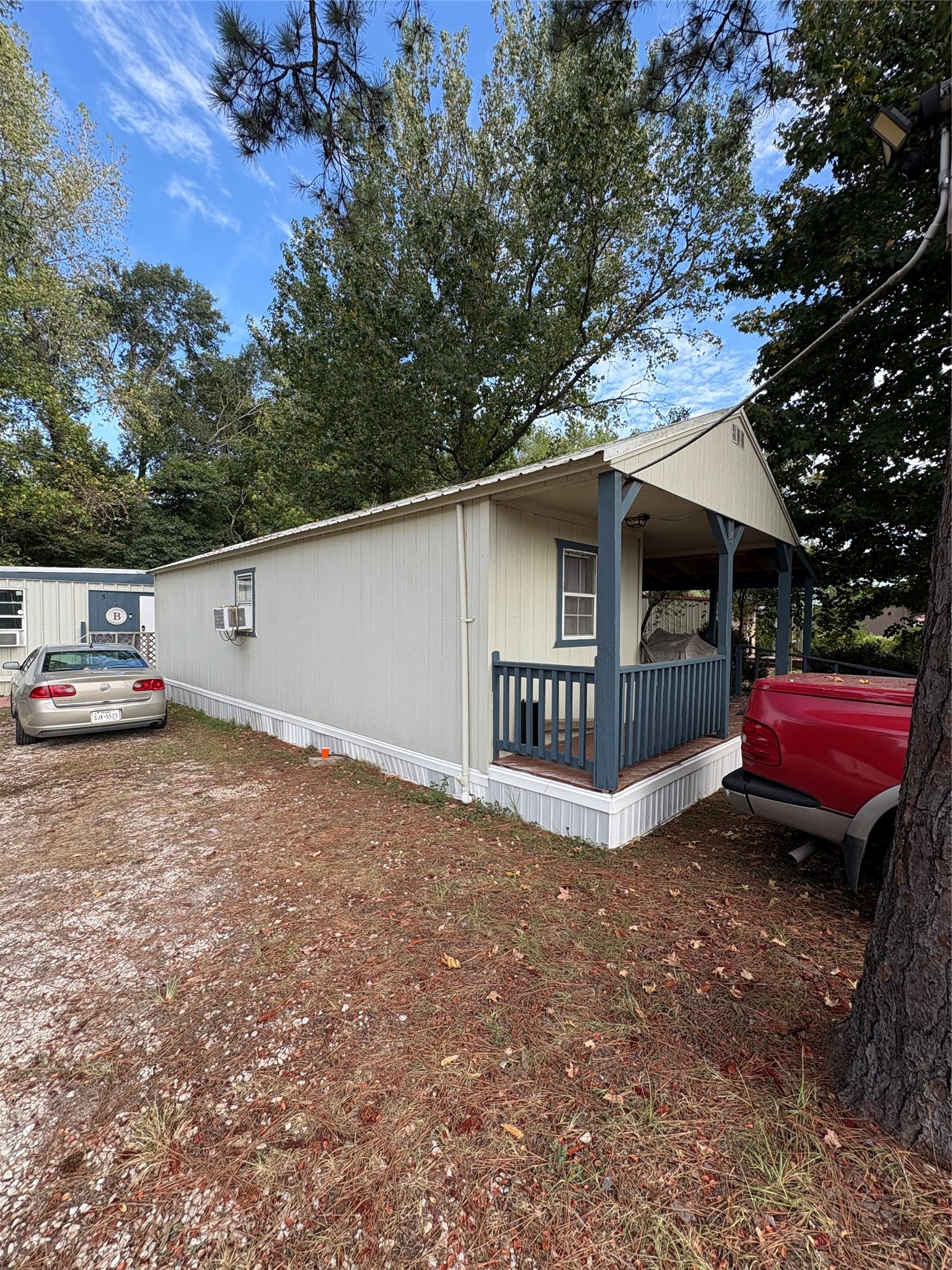 Listing photo 3