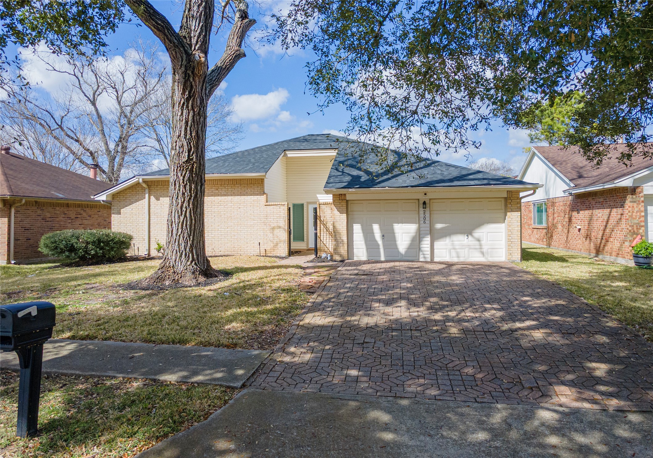 Listing photo 1