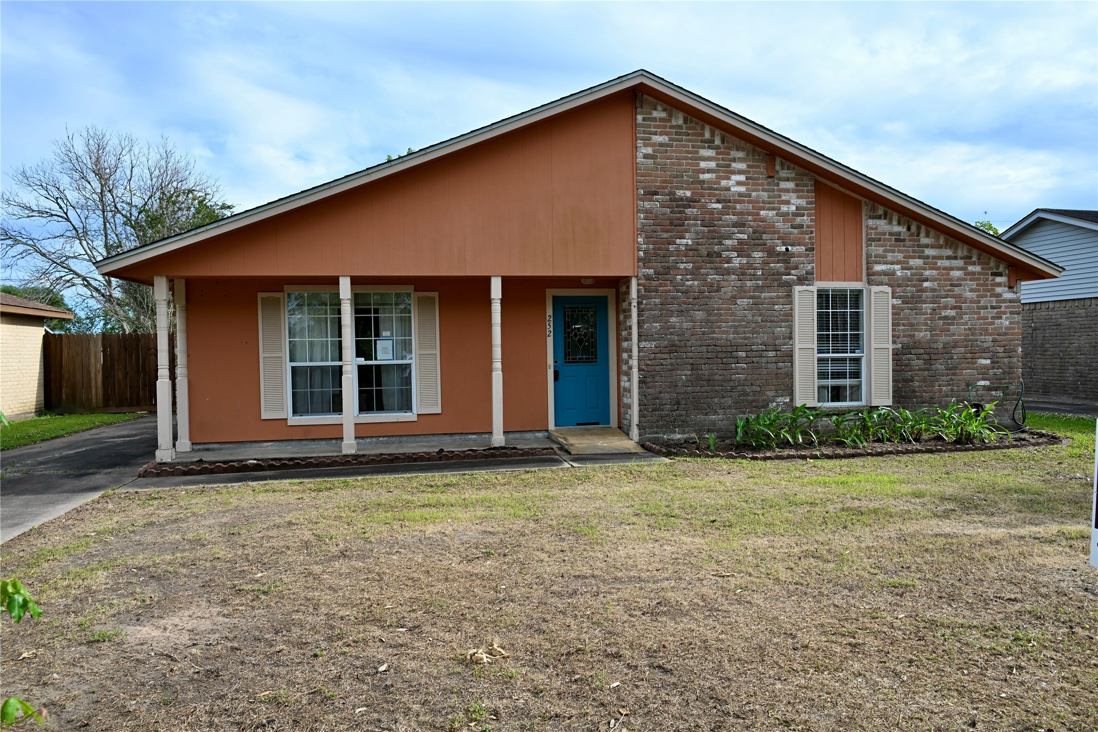 Listing photo 2