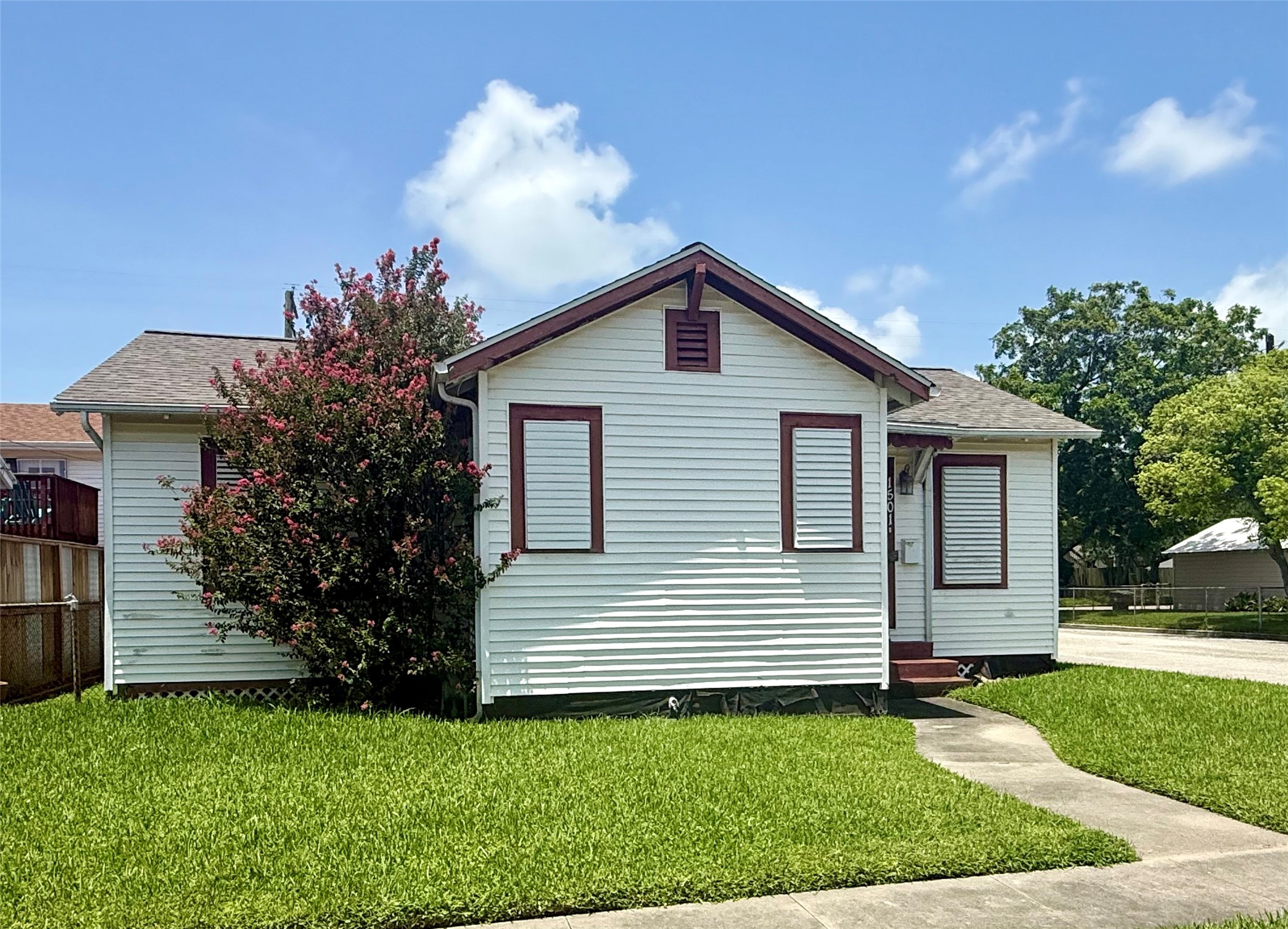 Listing photo 1