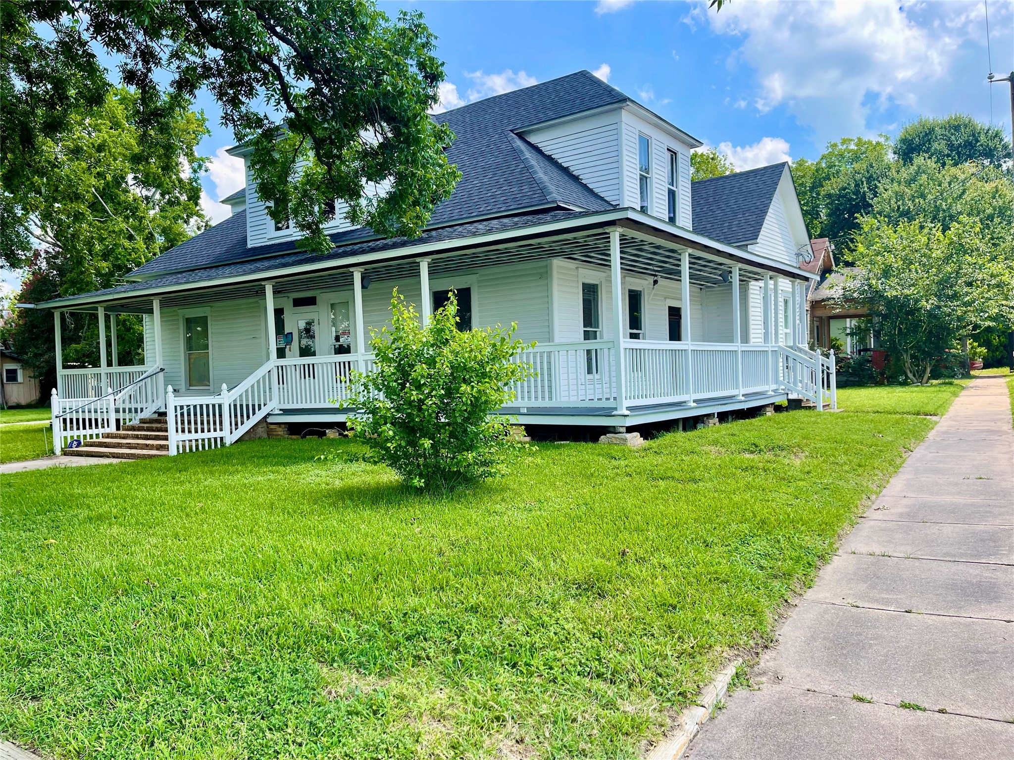 Listing photo 1