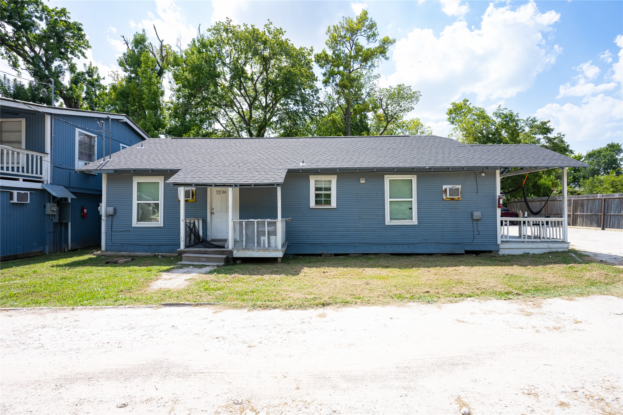 Listing photo 3