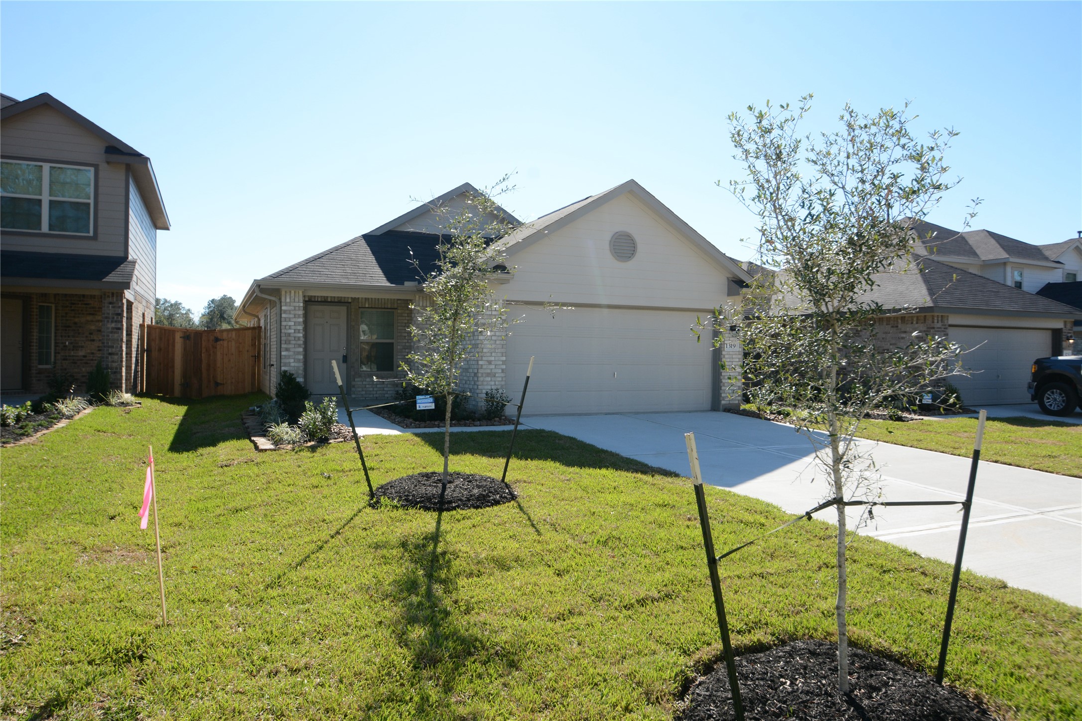 Listing photo 2