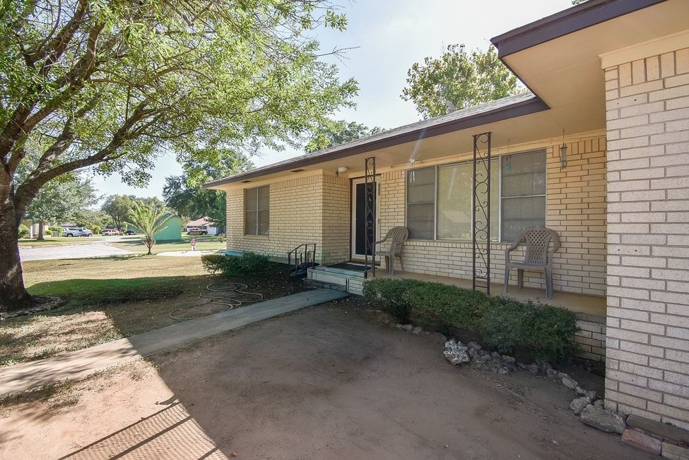 Listing photo 3