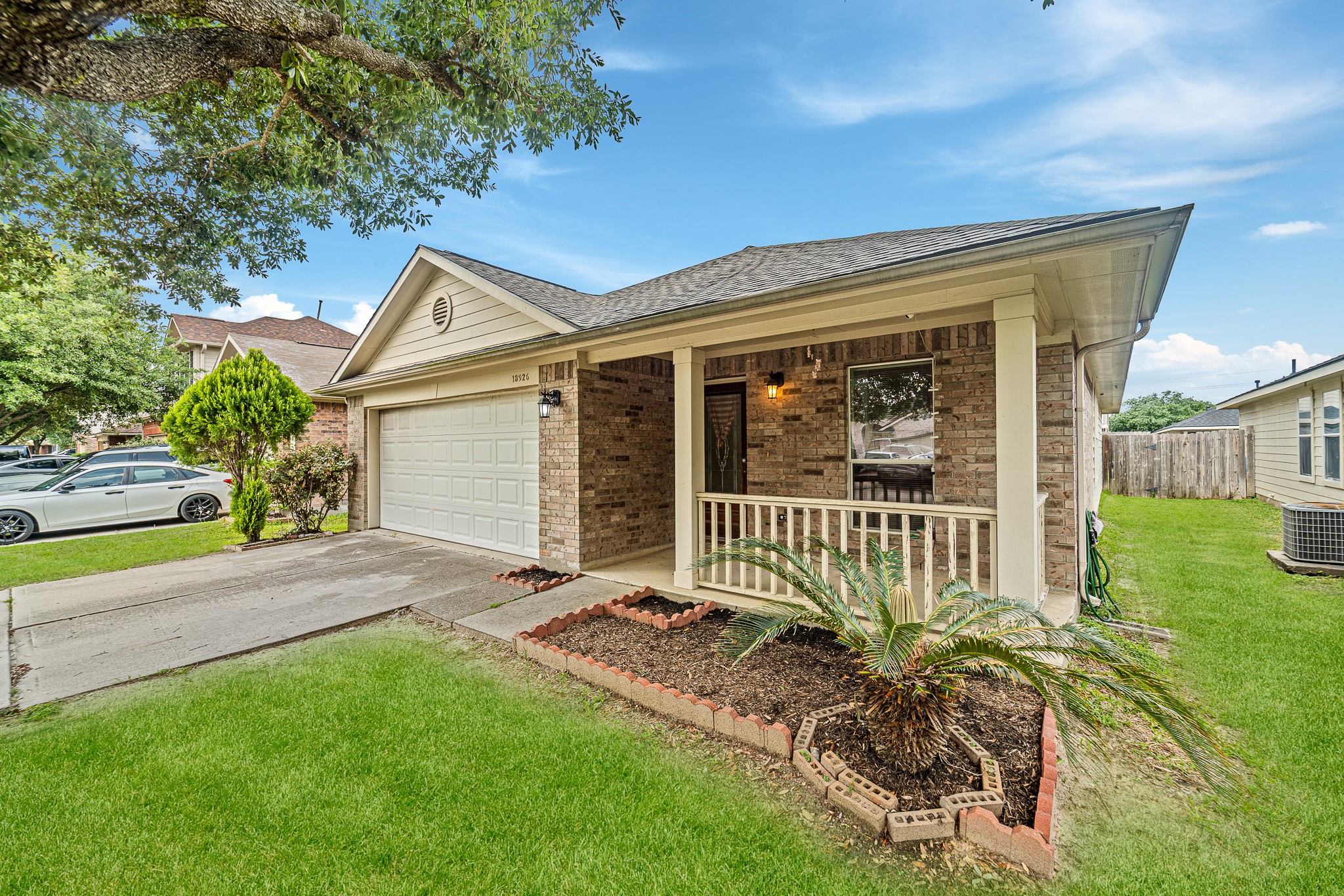 Listing photo 2