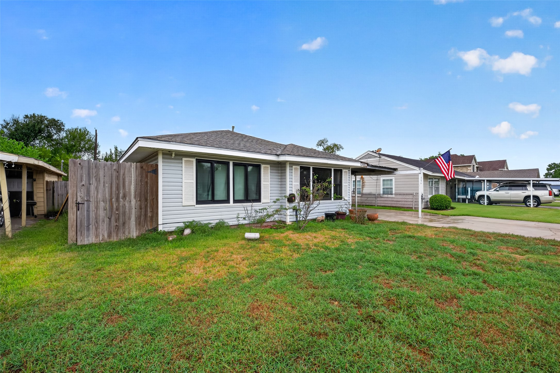 Listing photo 2