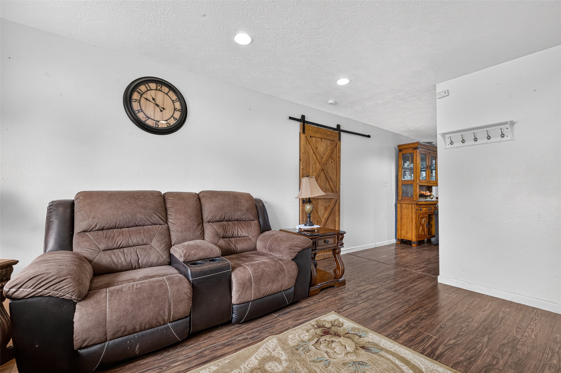 Listing photo 5