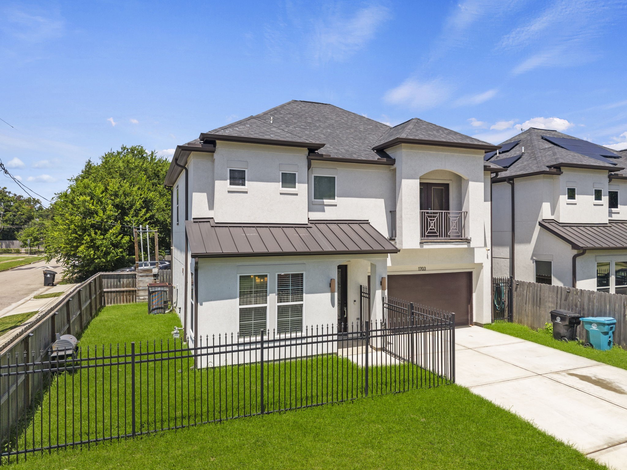Listing photo 1