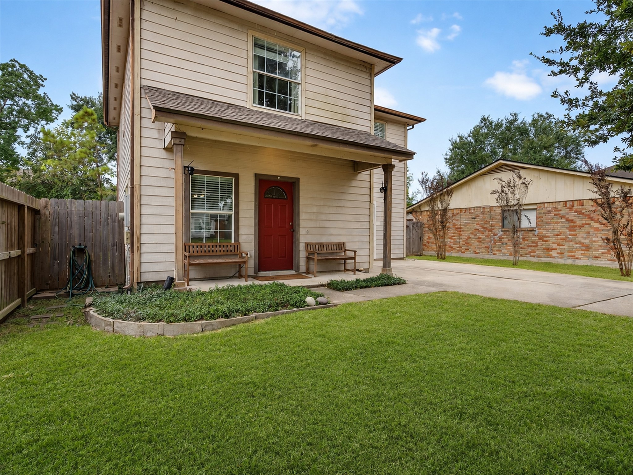Listing photo 2