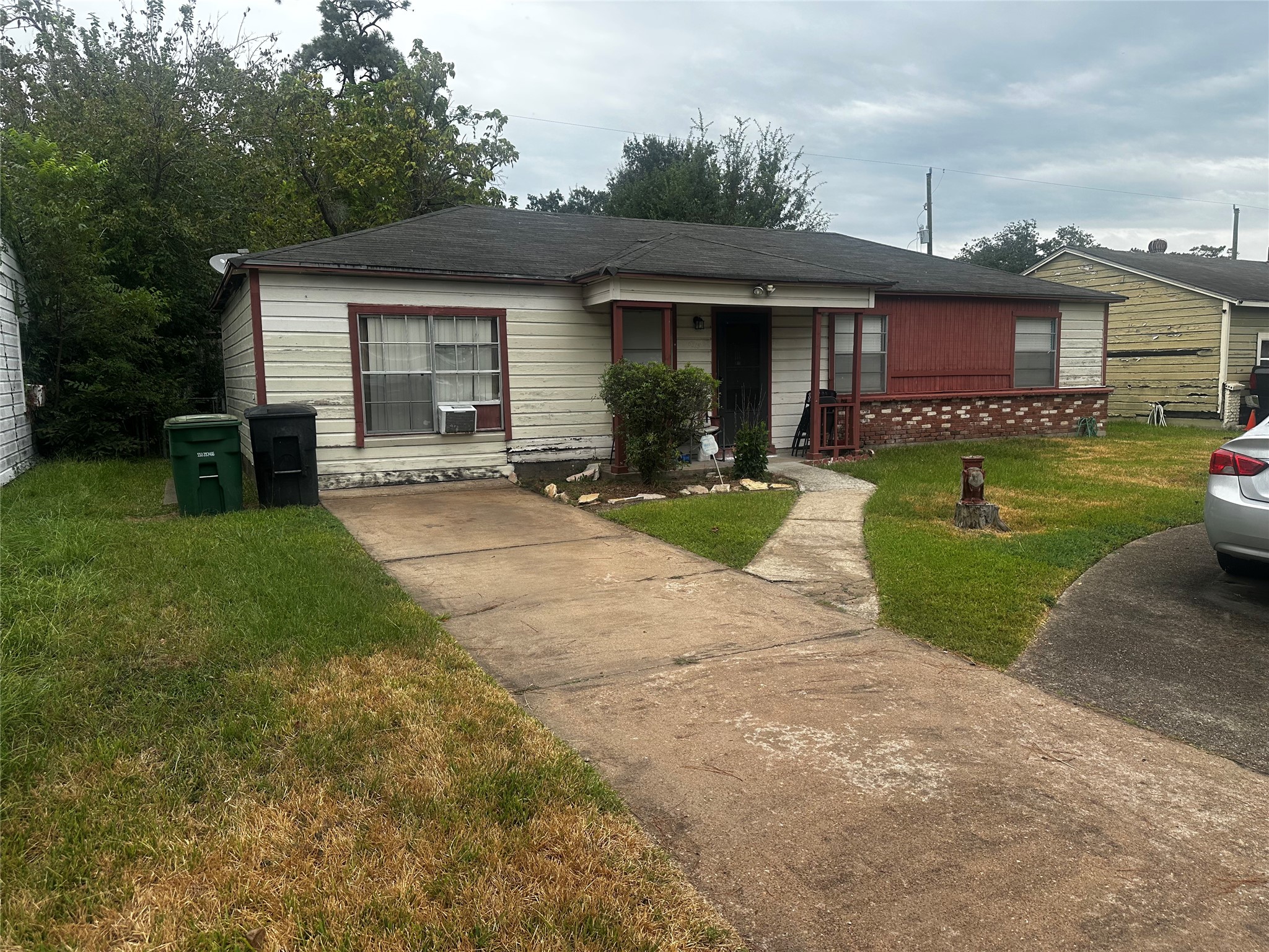 Listing photo 1
