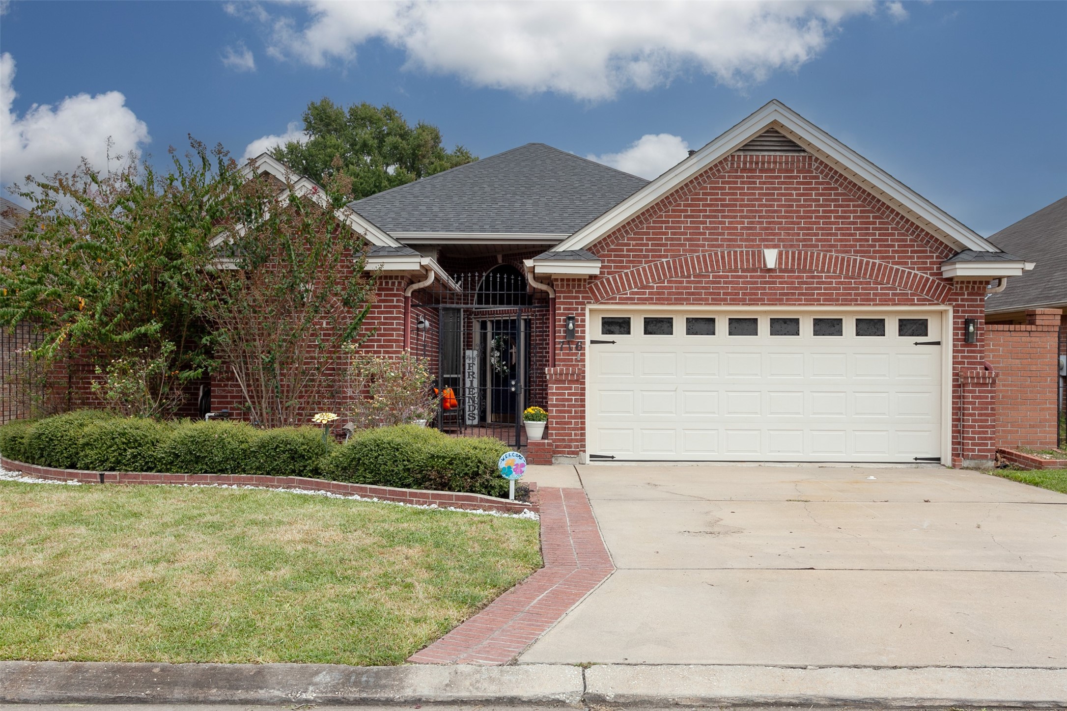 Listing photo 1