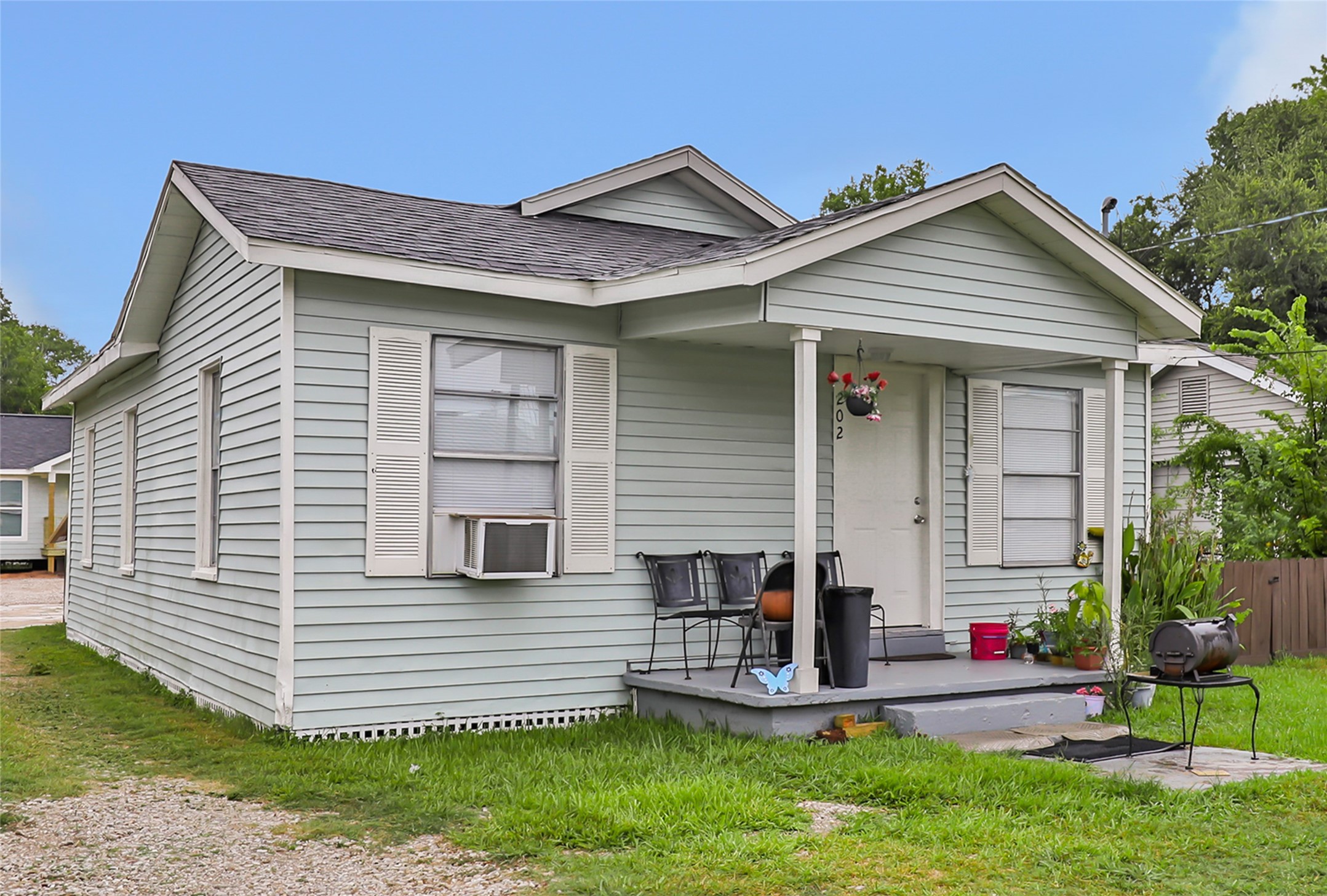 Listing photo 2