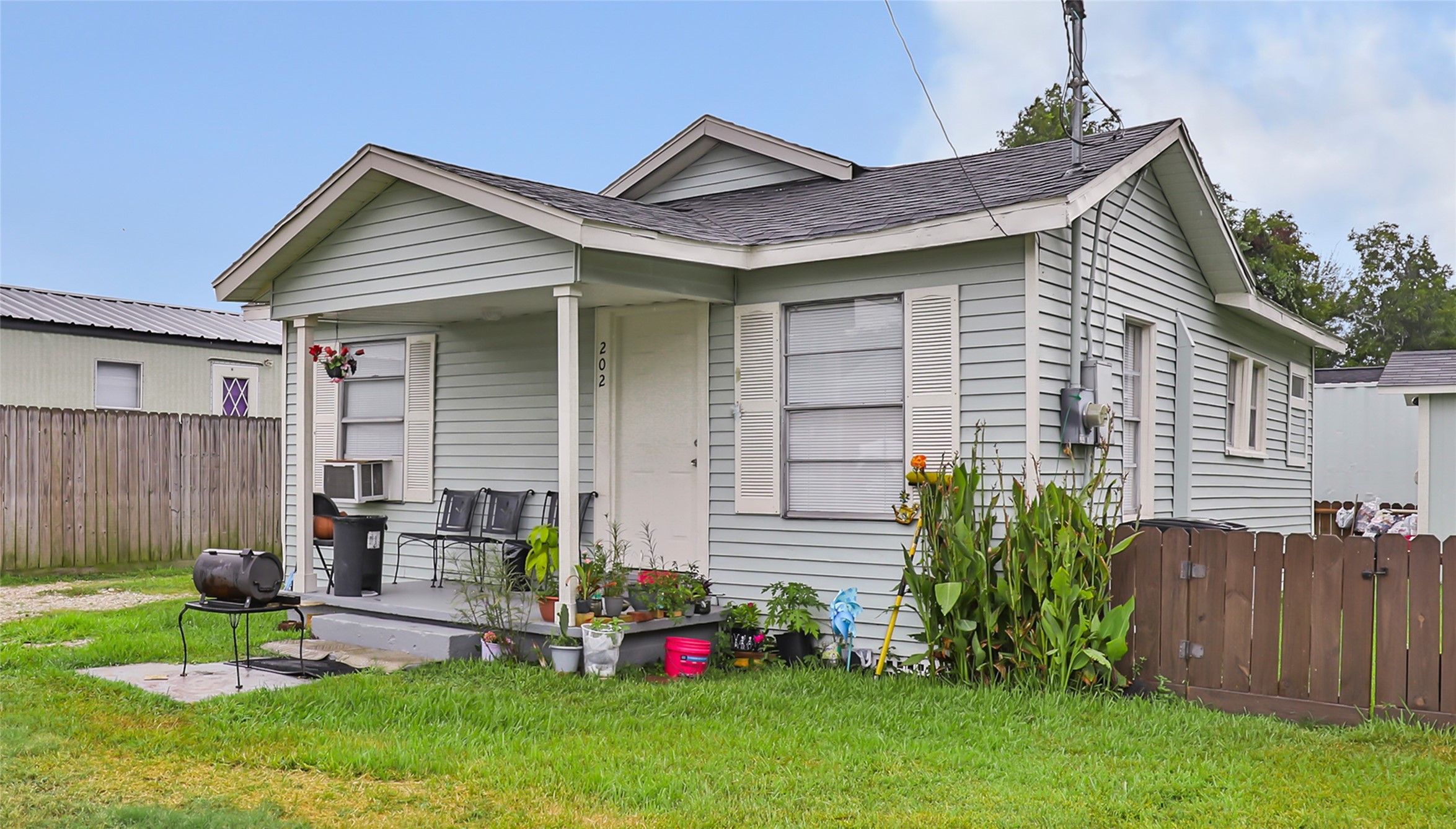 Listing photo 3