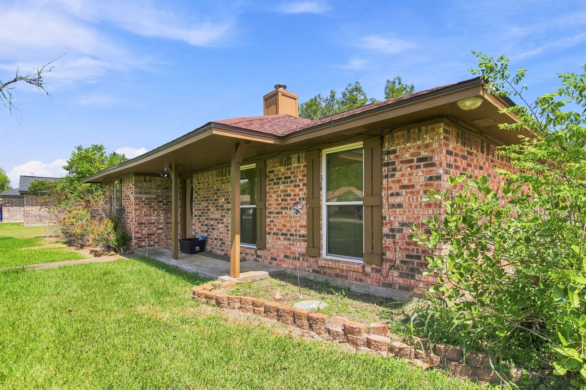 Listing photo 1