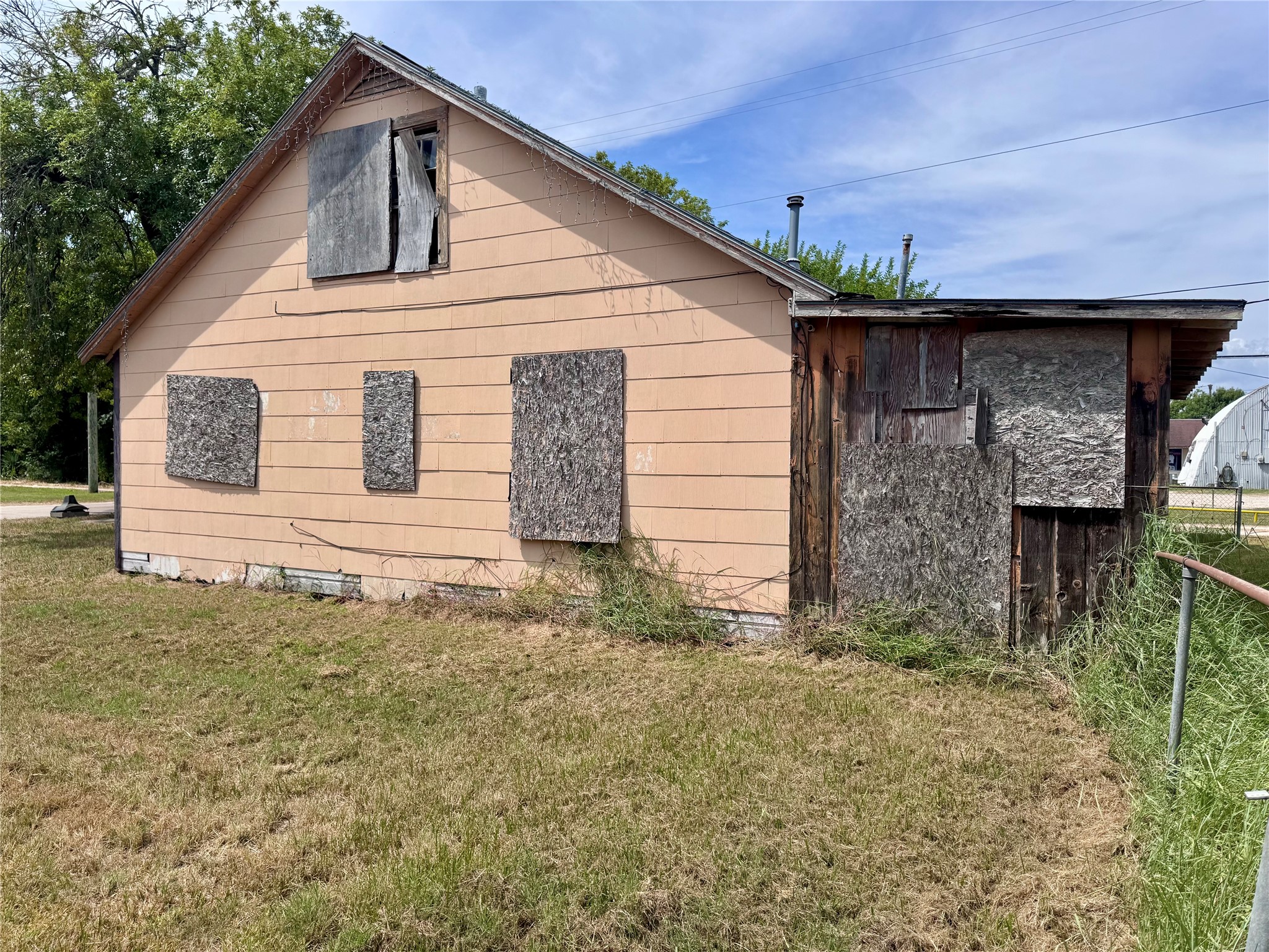 Listing photo 3