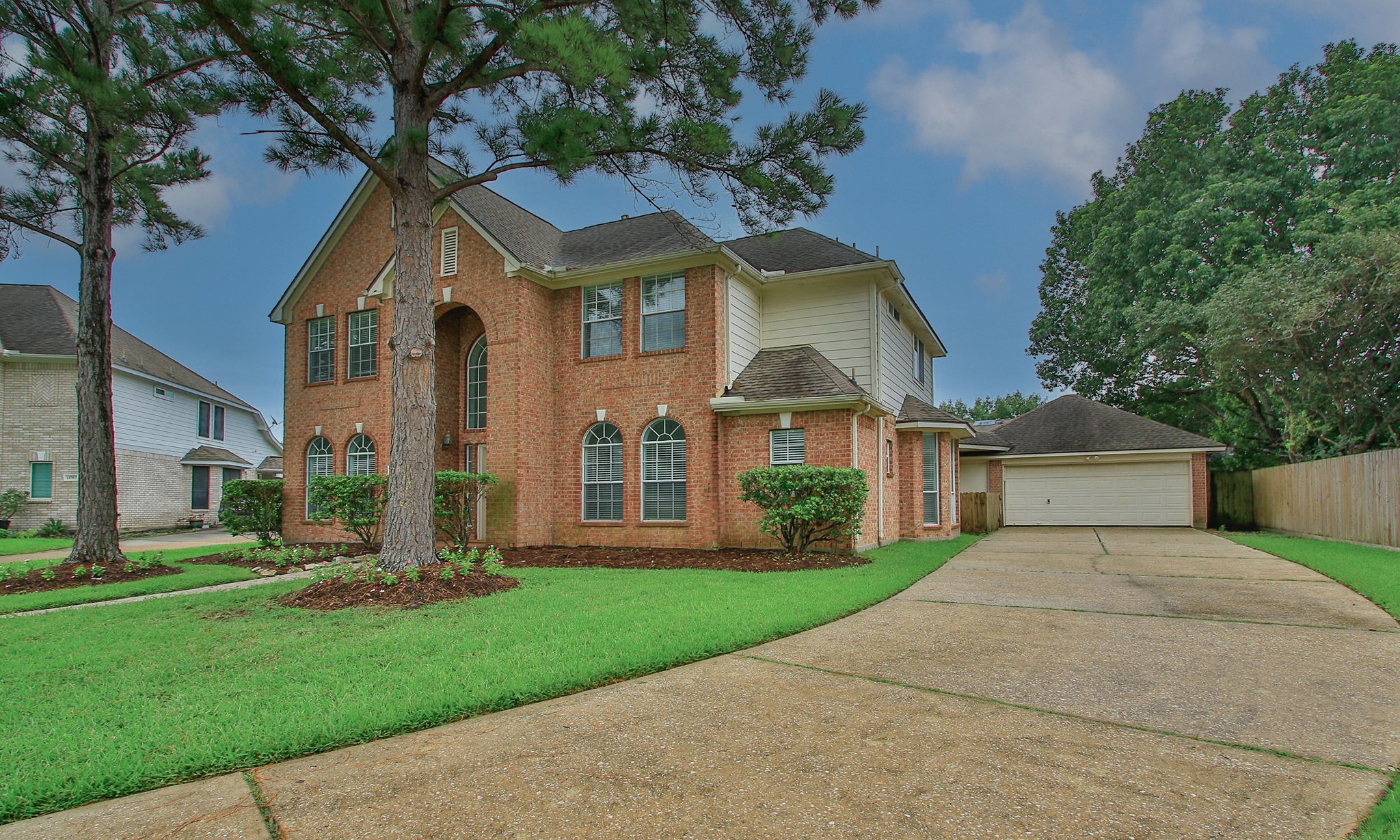 Listing photo 2