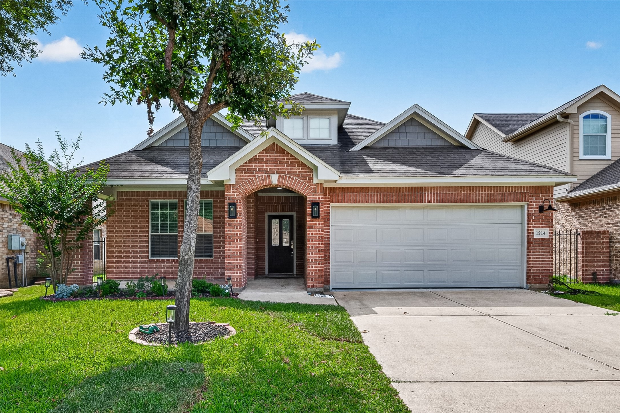 Listing photo 1