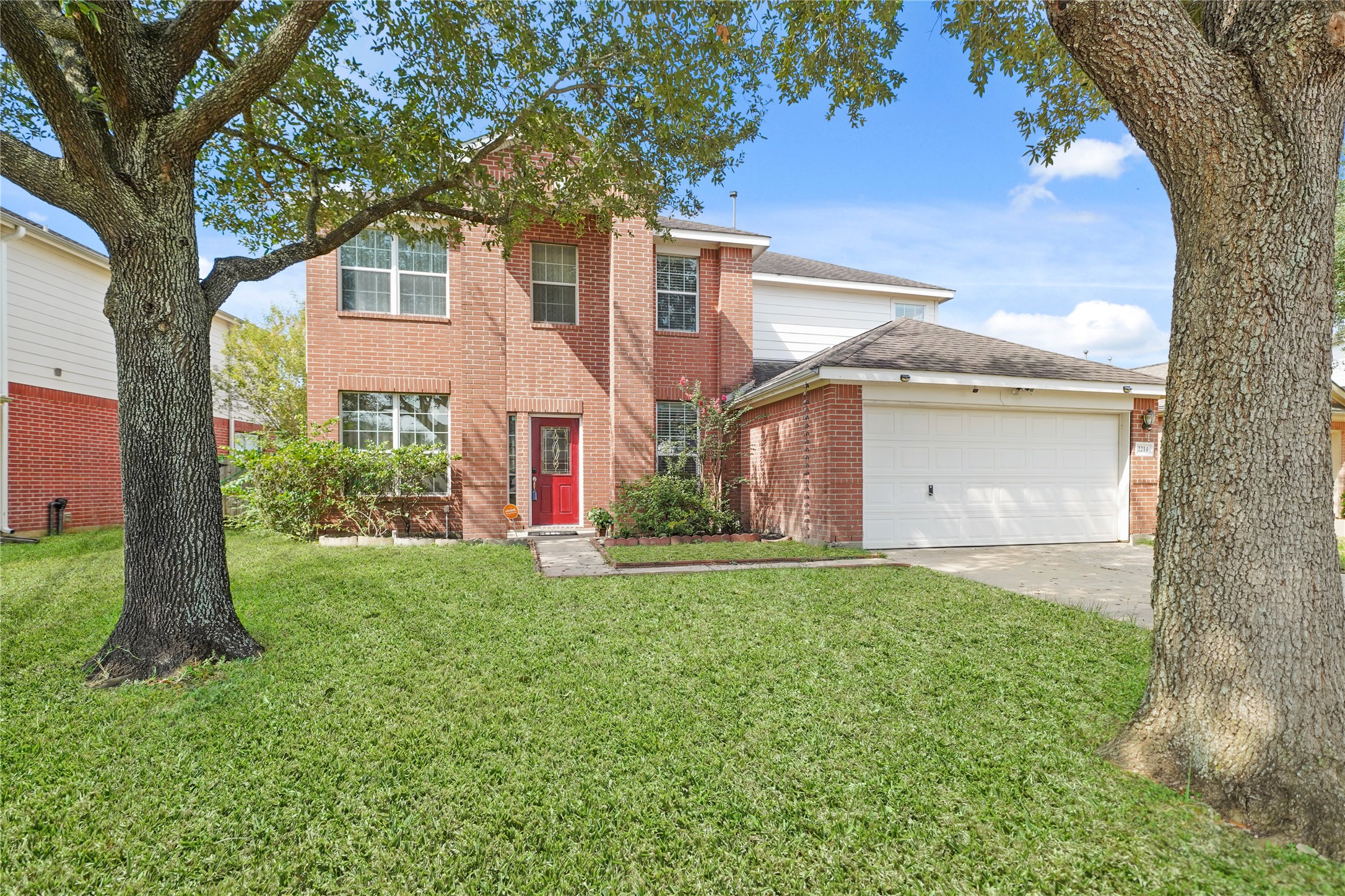 Listing photo 2
