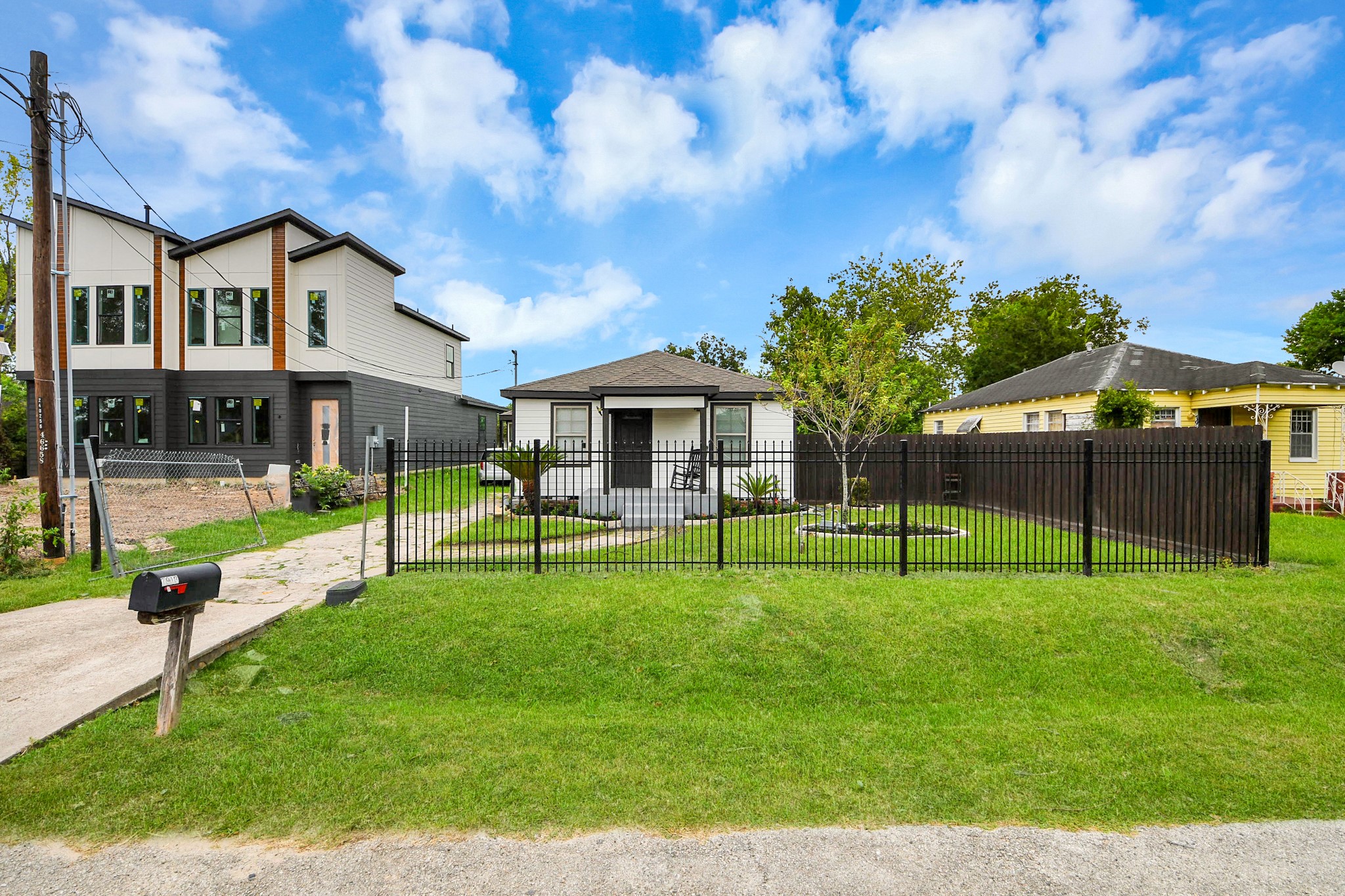 Listing photo 1