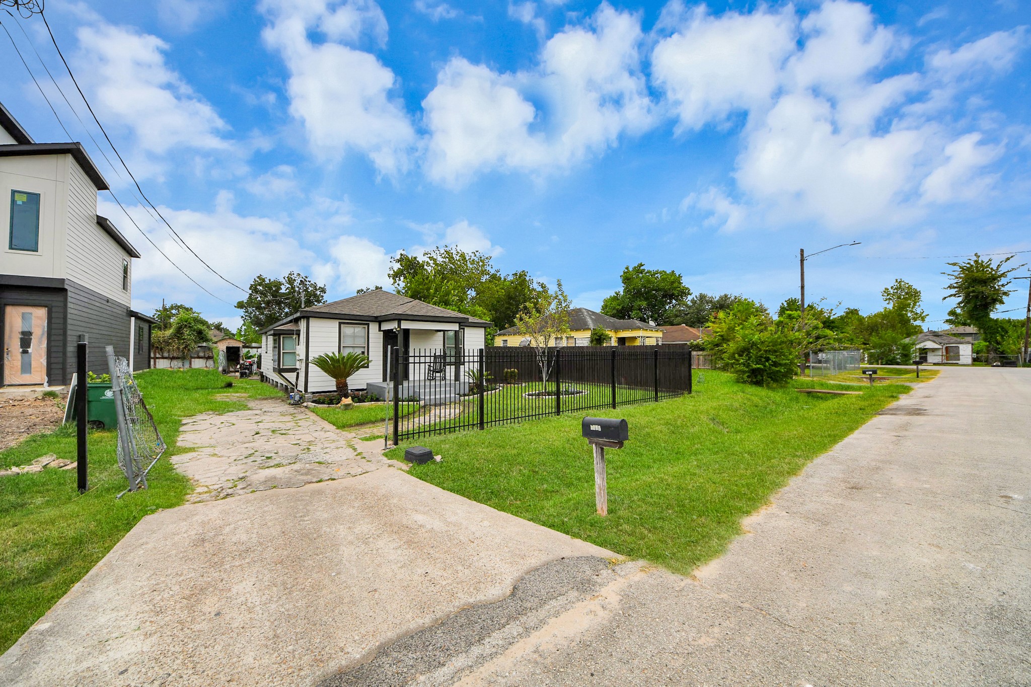 Listing photo 1