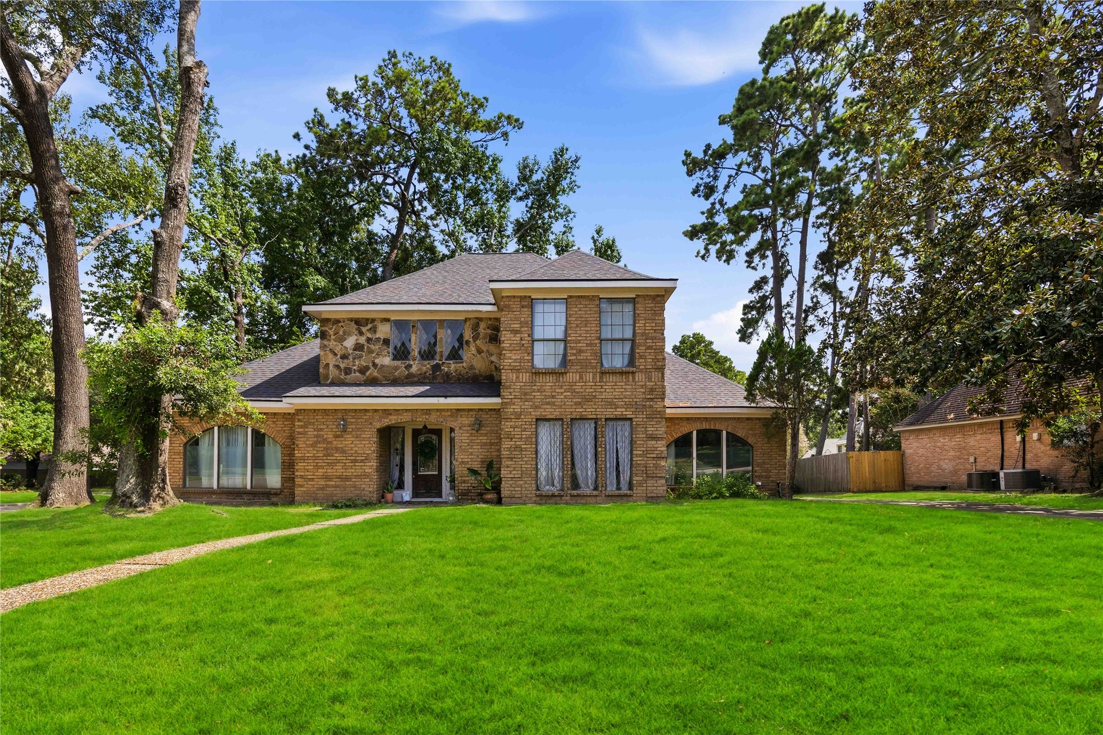 5422 Windy Lake Drive