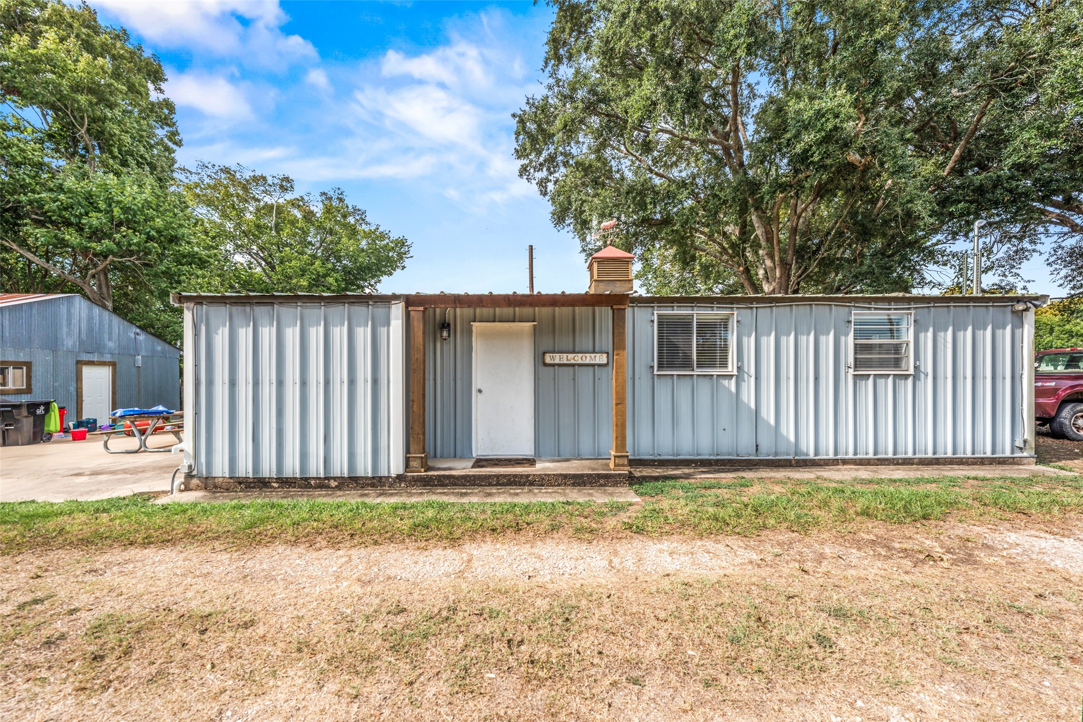 Listing photo 4